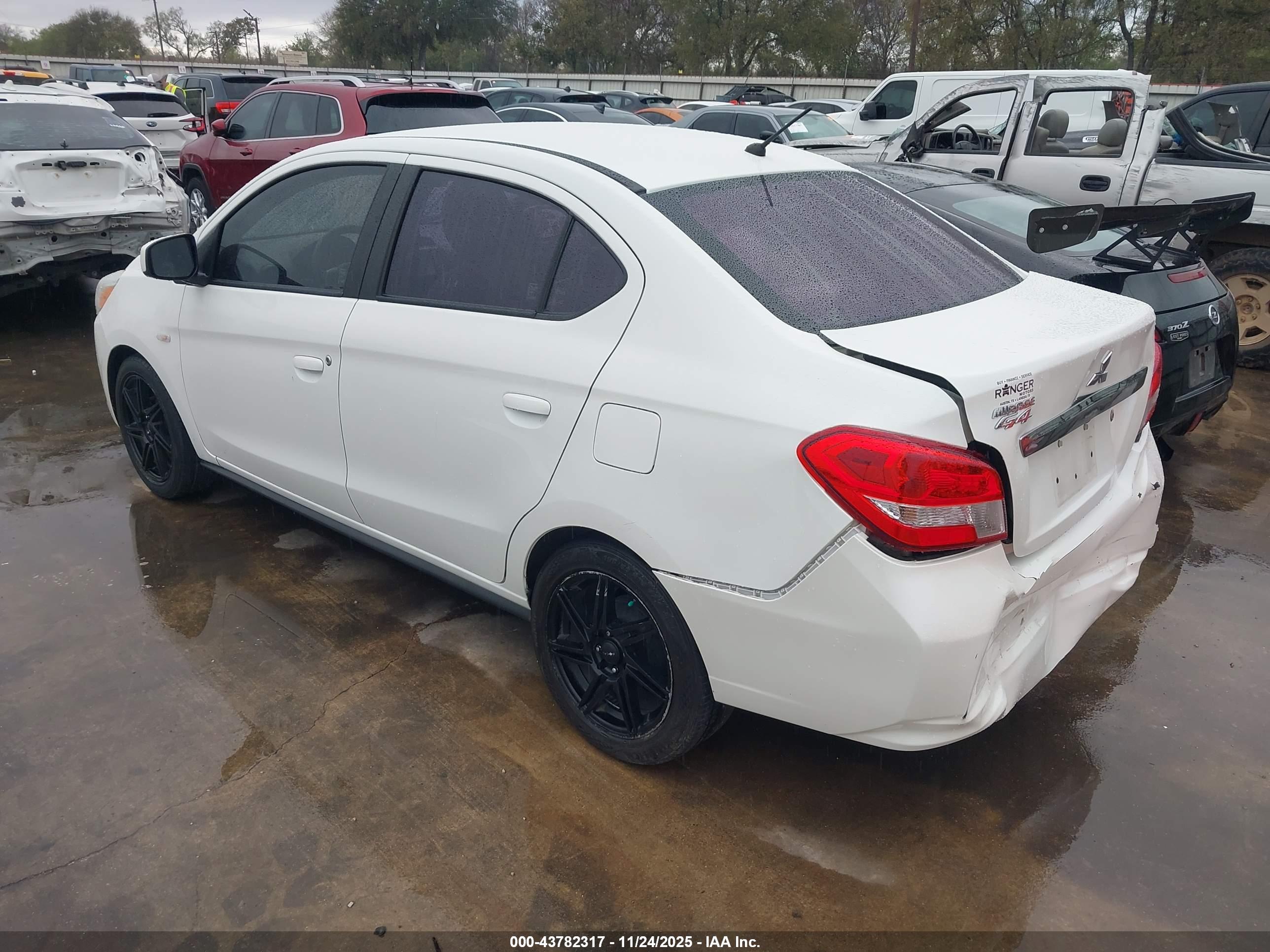 MITSUBISHI MIRAGE image 3