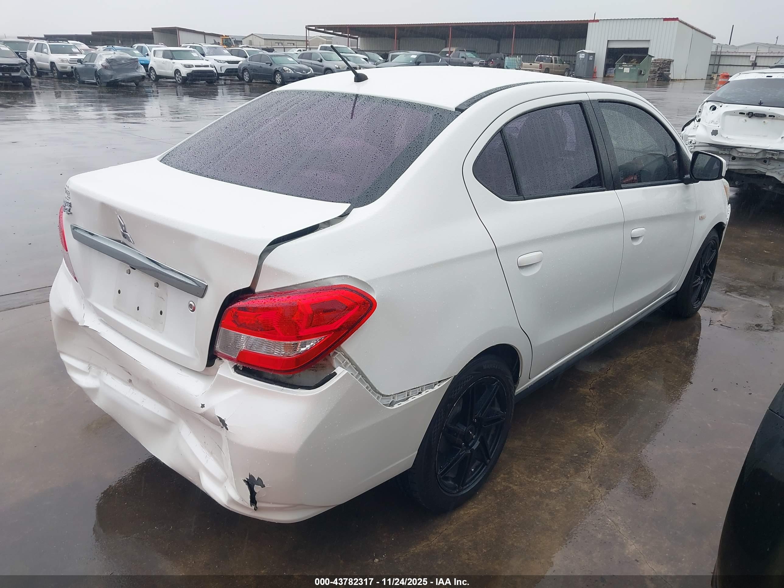 MITSUBISHI MIRAGE image 4