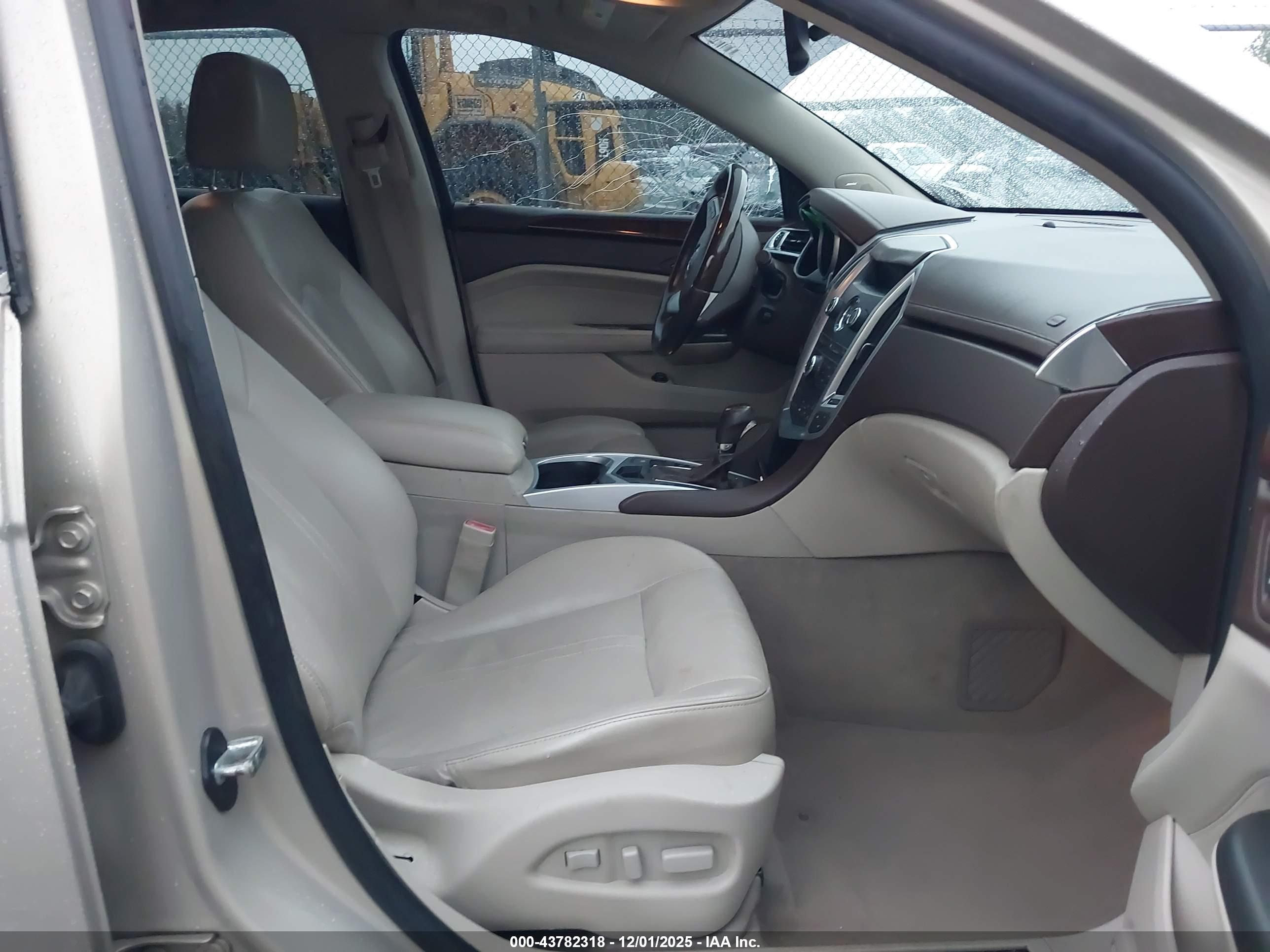 CADILLAC SRX image 5