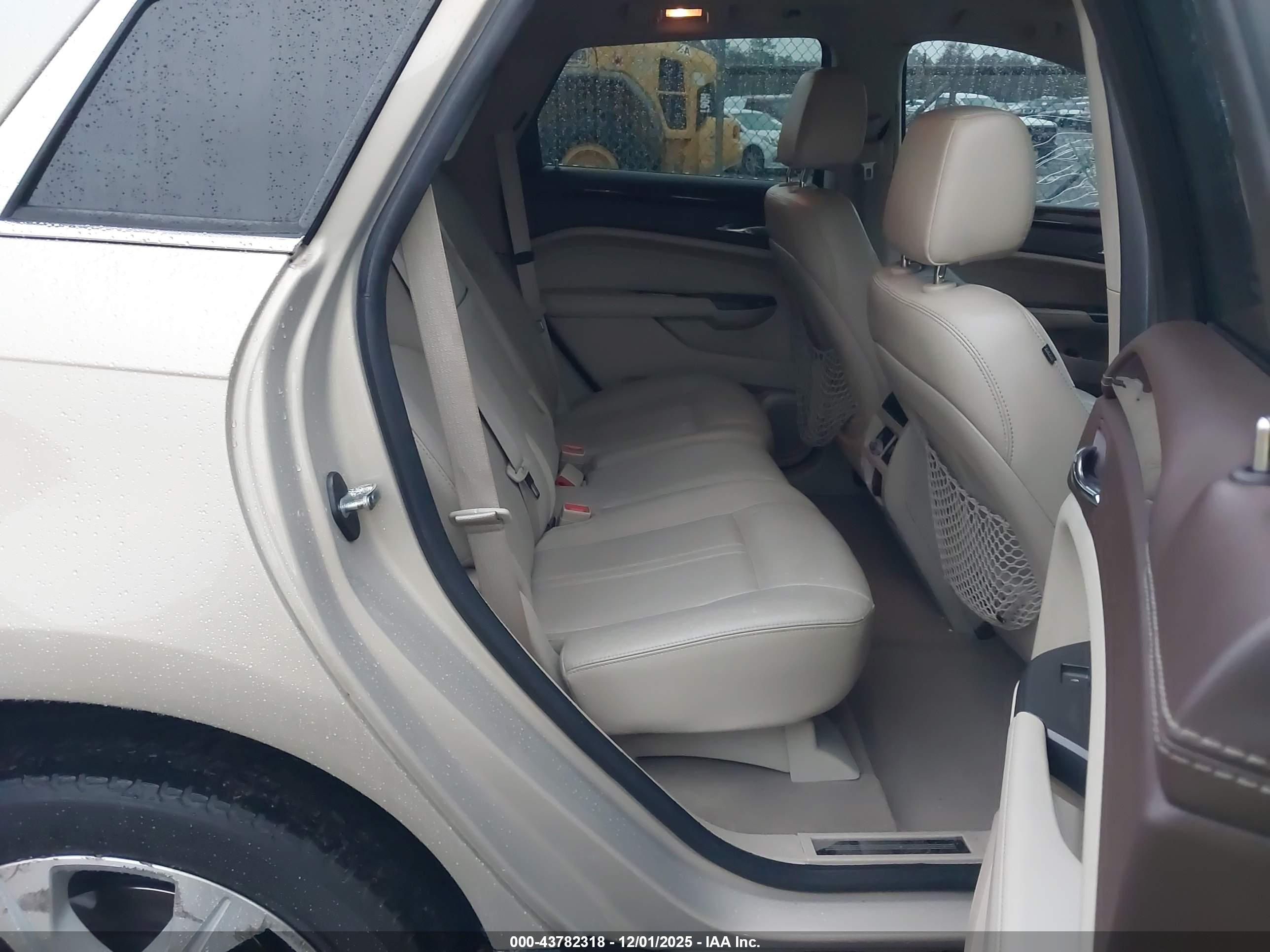 CADILLAC SRX image 8