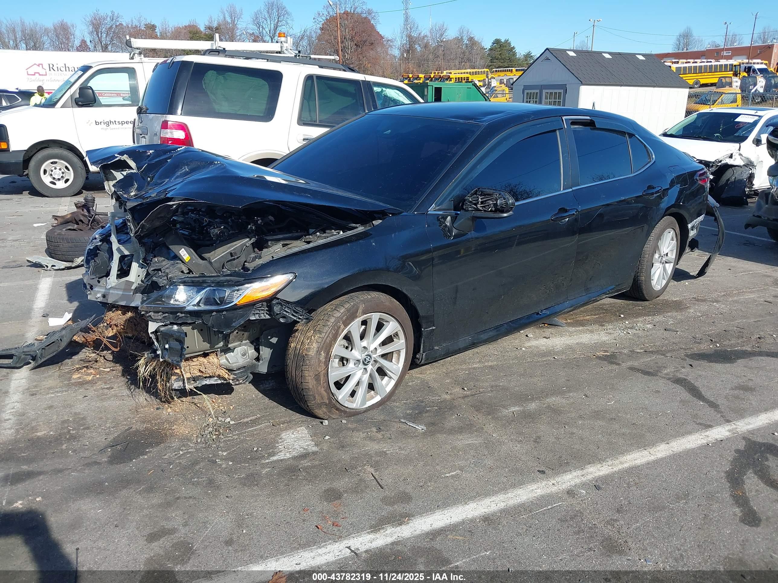 TOYOTA CAMRY image 2