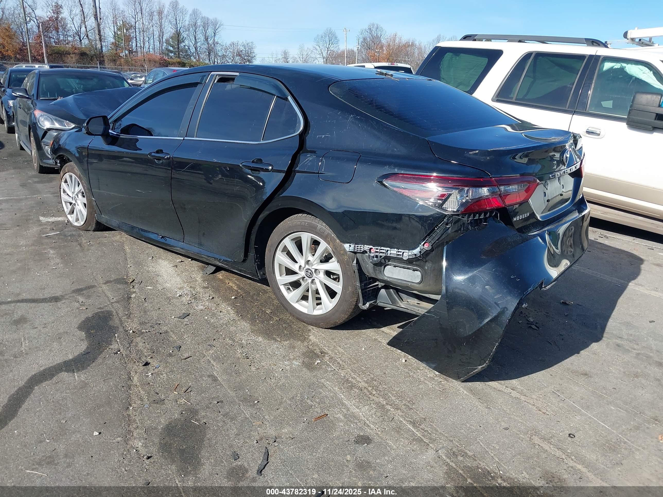 TOYOTA CAMRY image 3