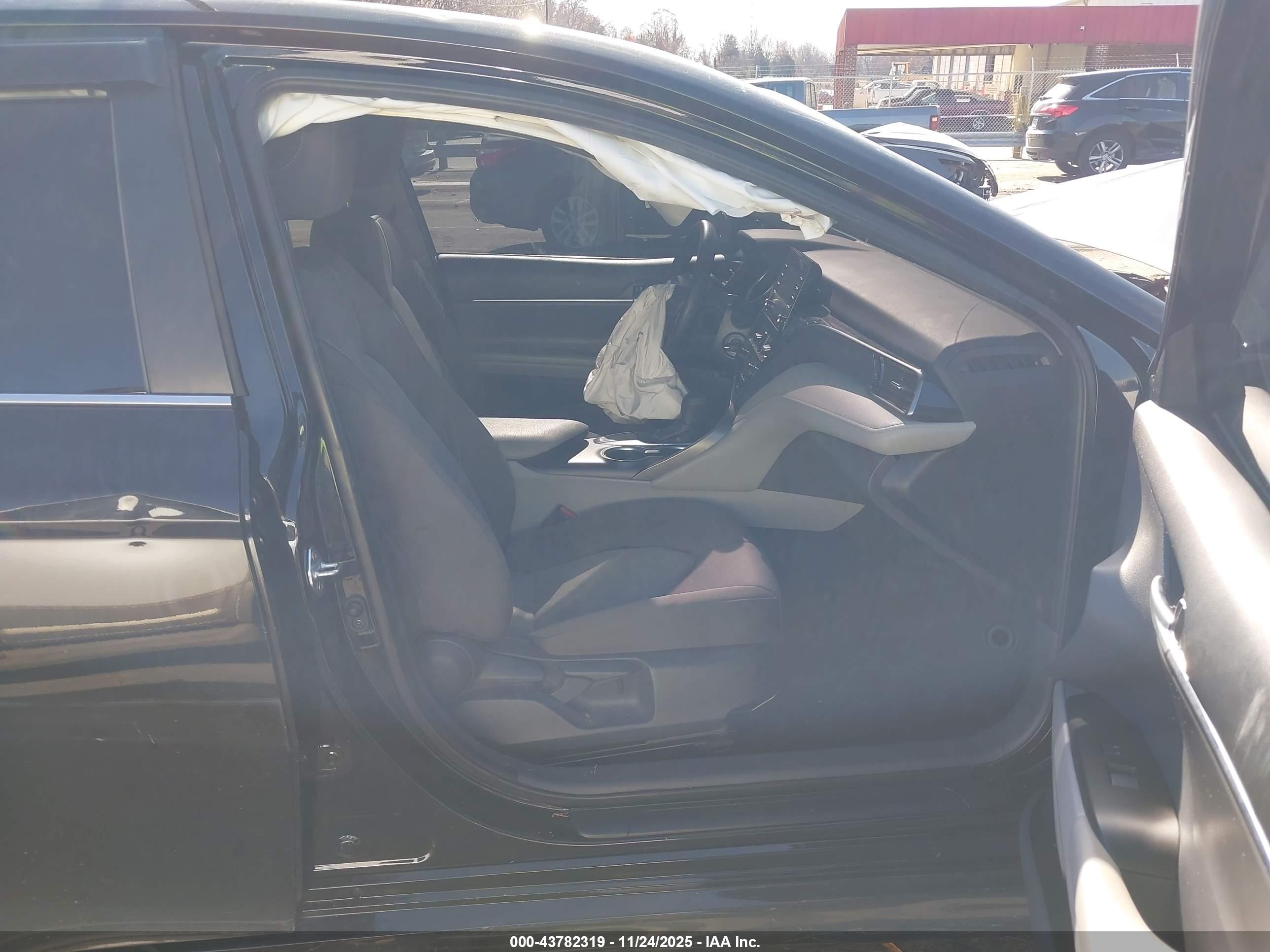 TOYOTA CAMRY image 5