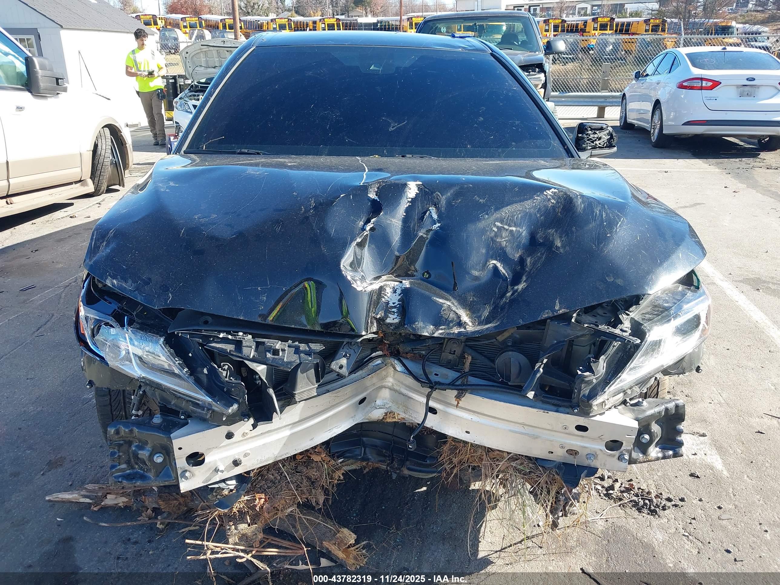 TOYOTA CAMRY image 6