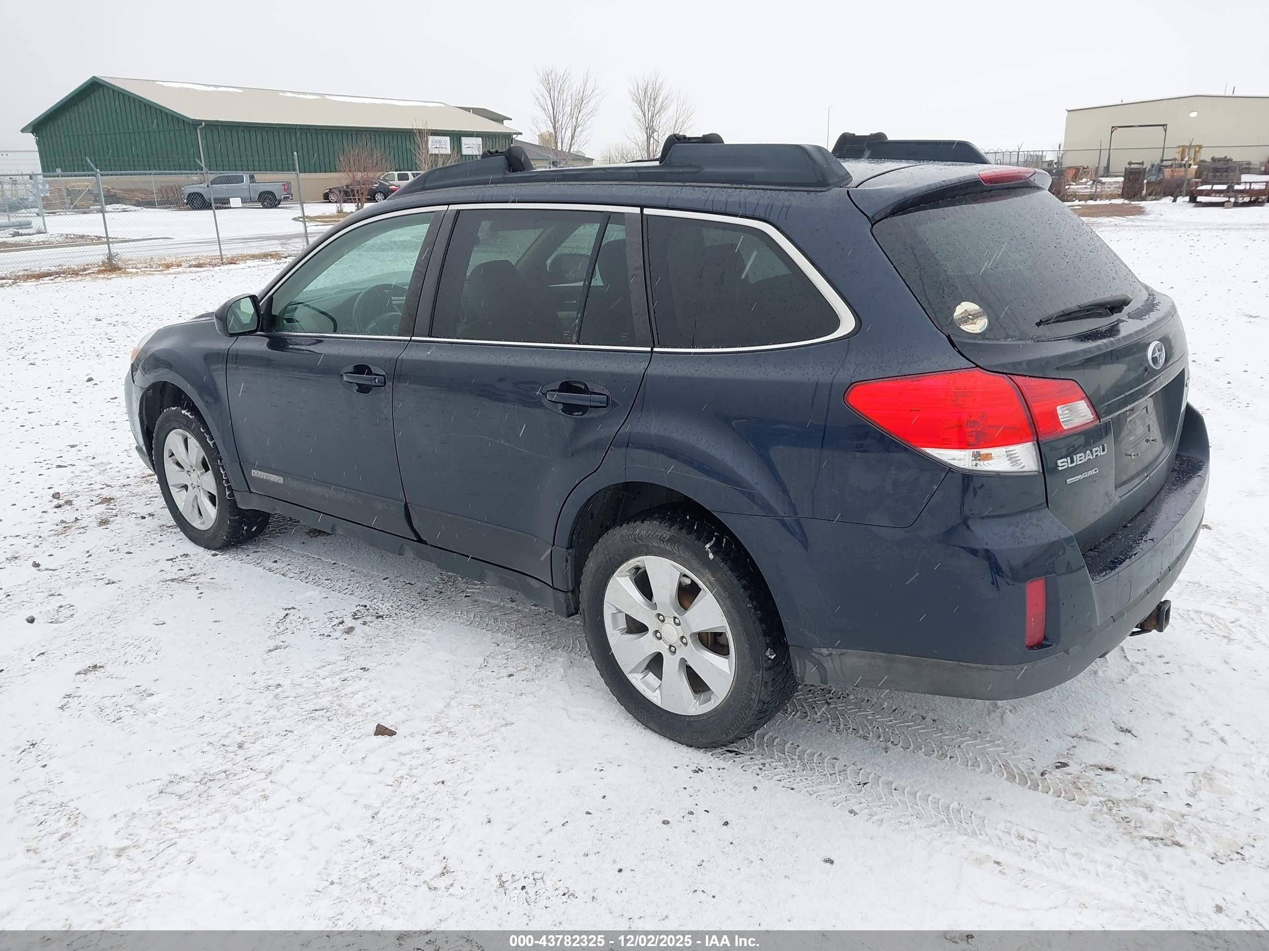 SUBARU OUTBACK image 3
