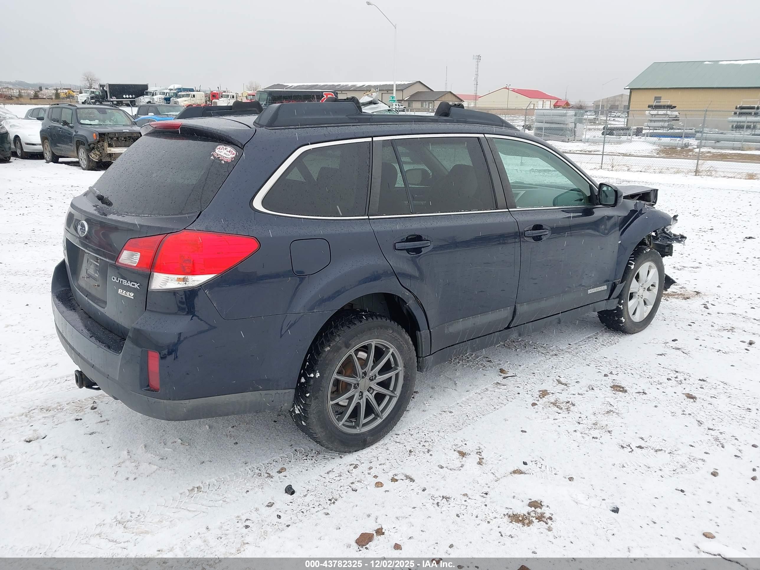 SUBARU OUTBACK image 4