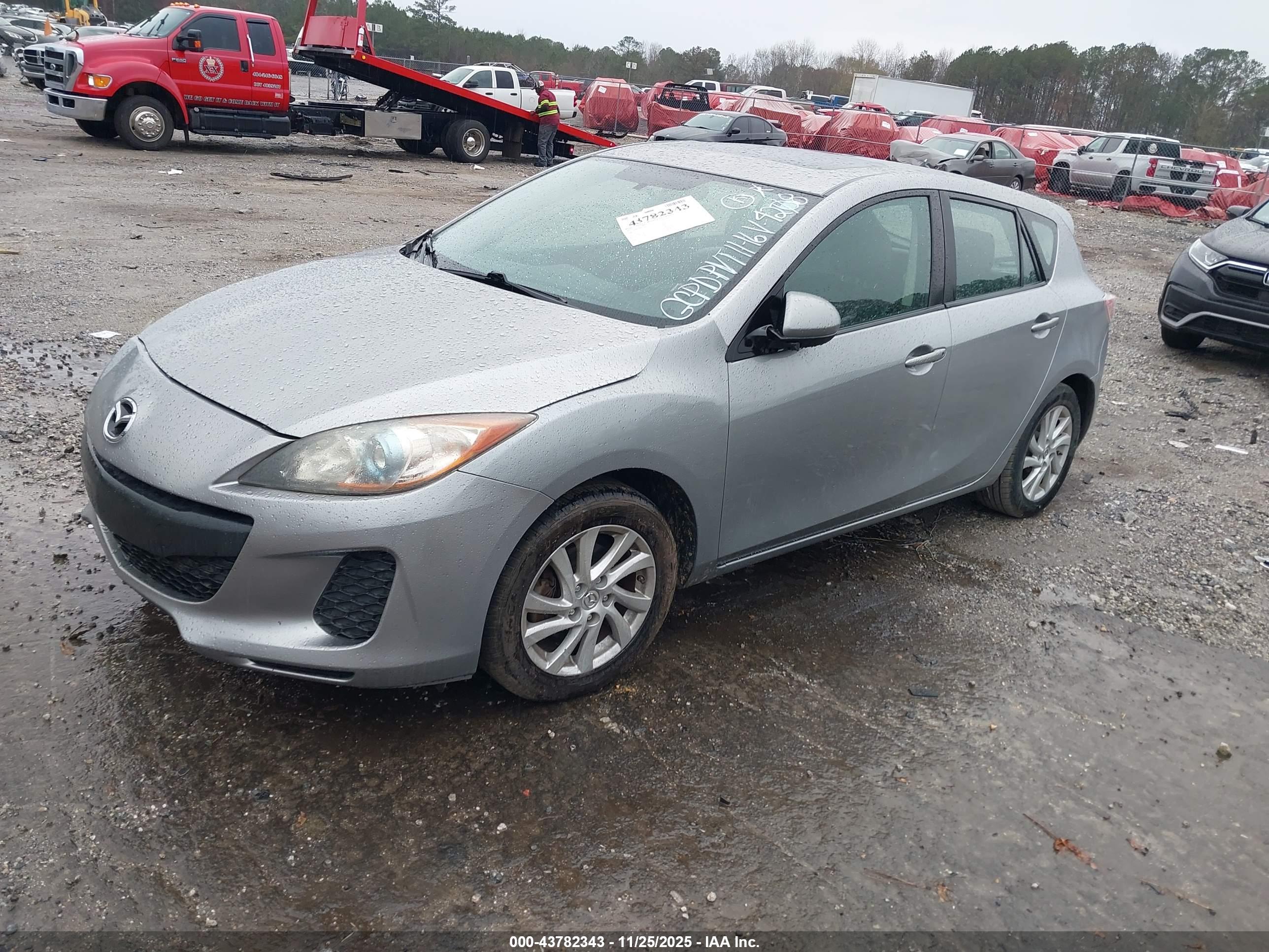 MAZDA MAZDA3 image 2