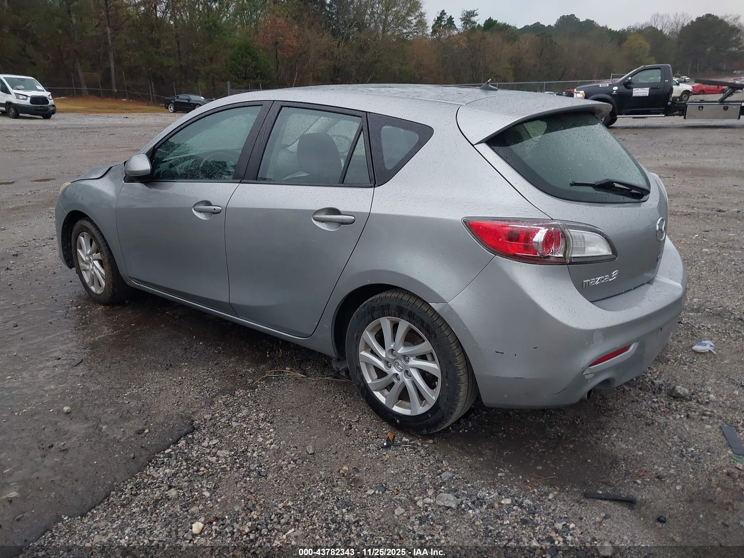 MAZDA MAZDA3 image 3