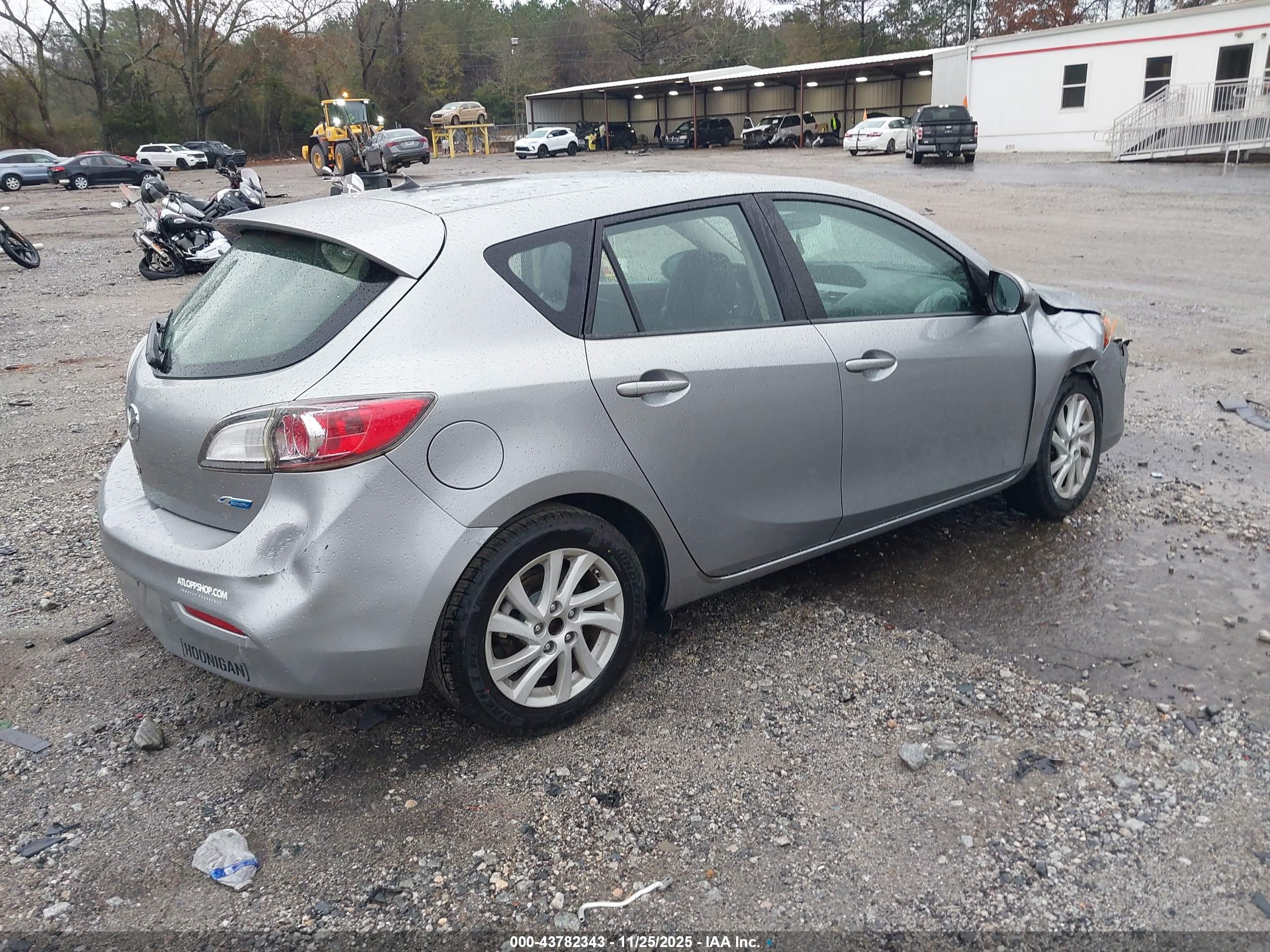 MAZDA MAZDA3 image 4