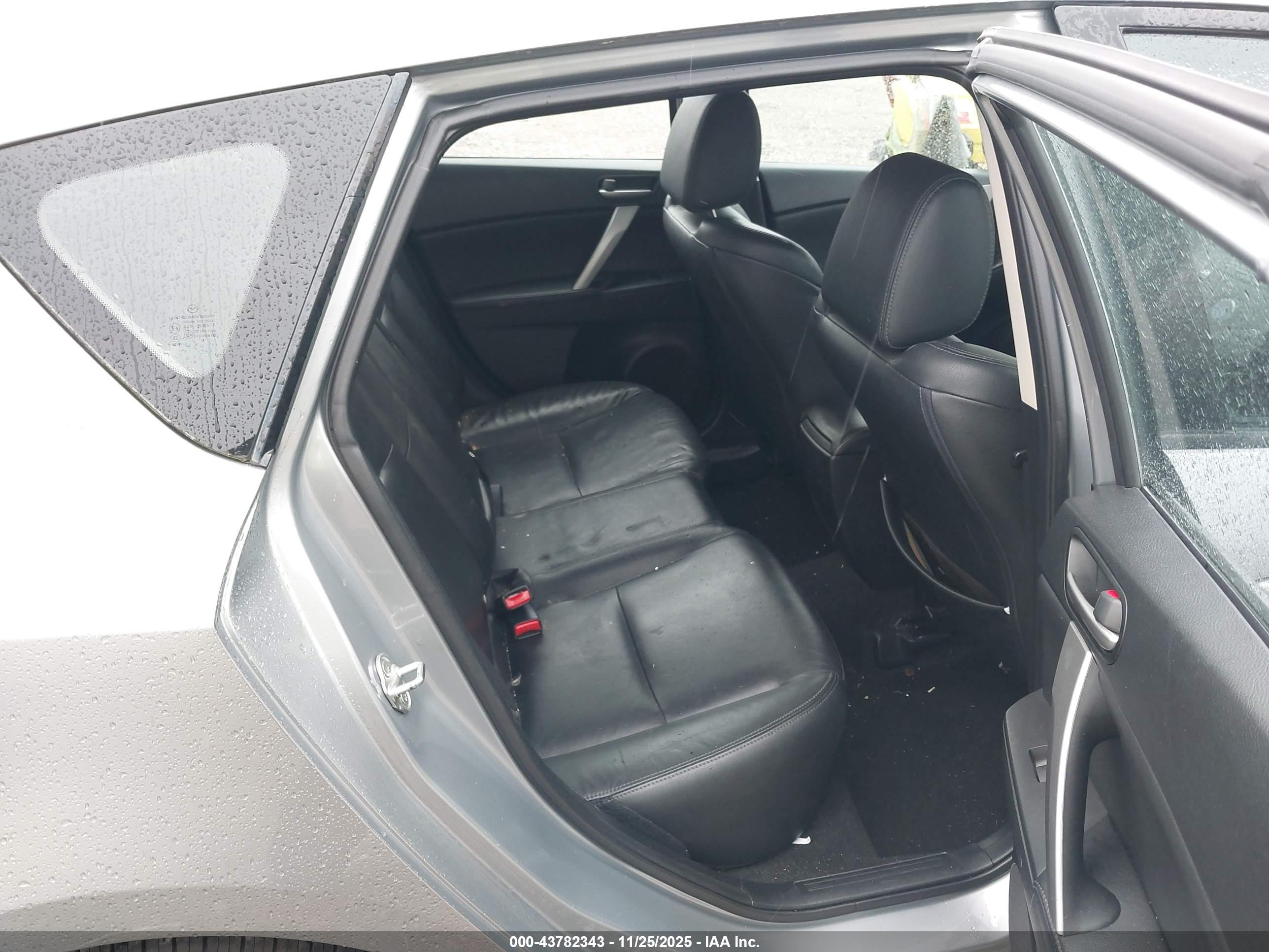 MAZDA MAZDA3 image 8