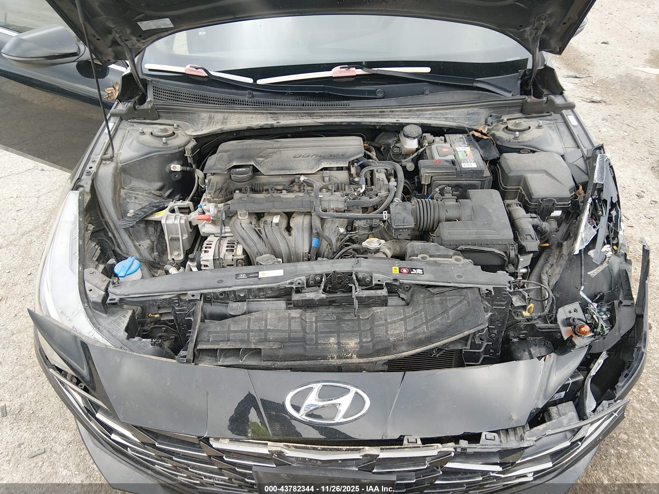 HYUNDAI ELANTRA image 10
