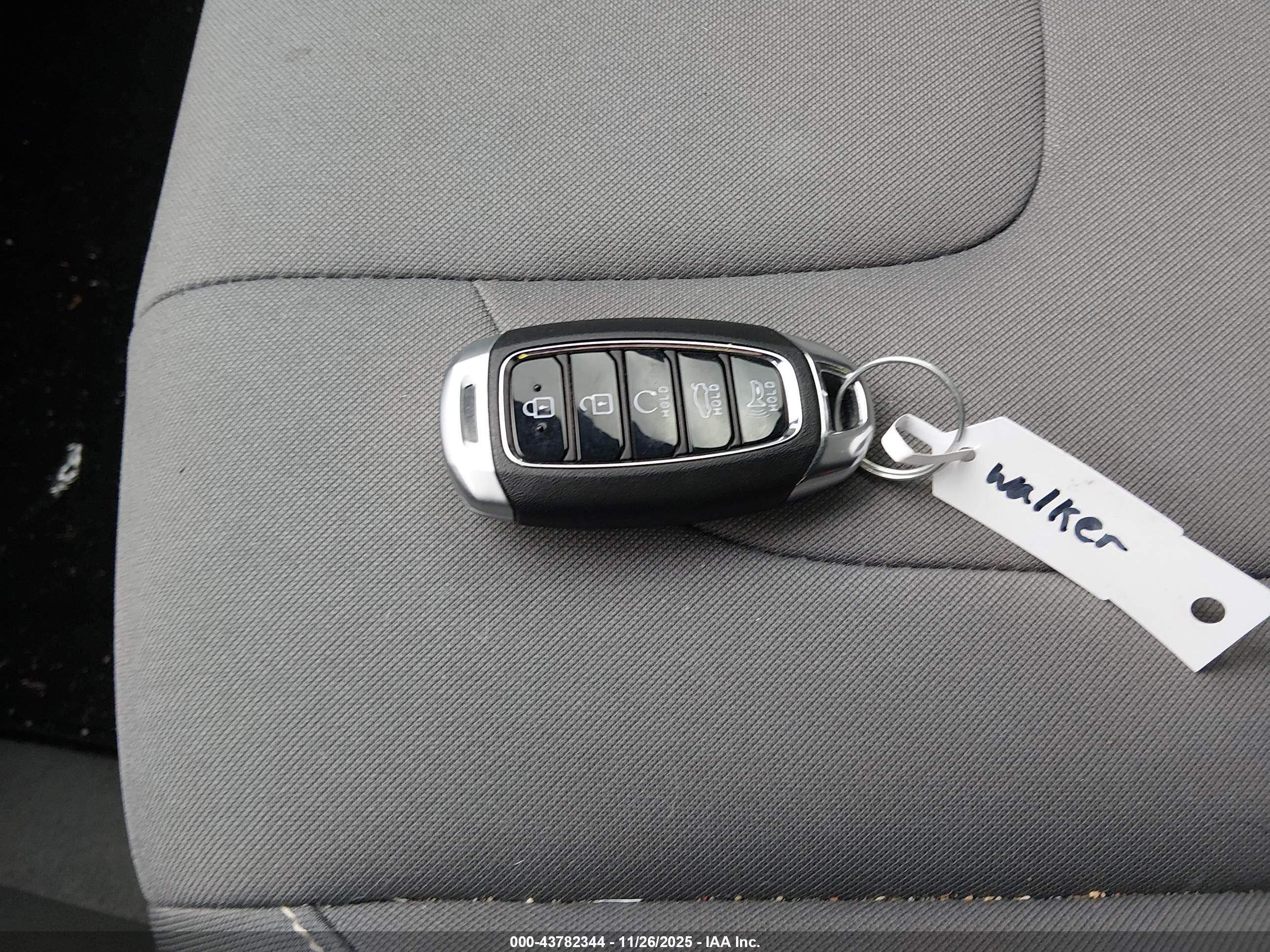 HYUNDAI ELANTRA image 11