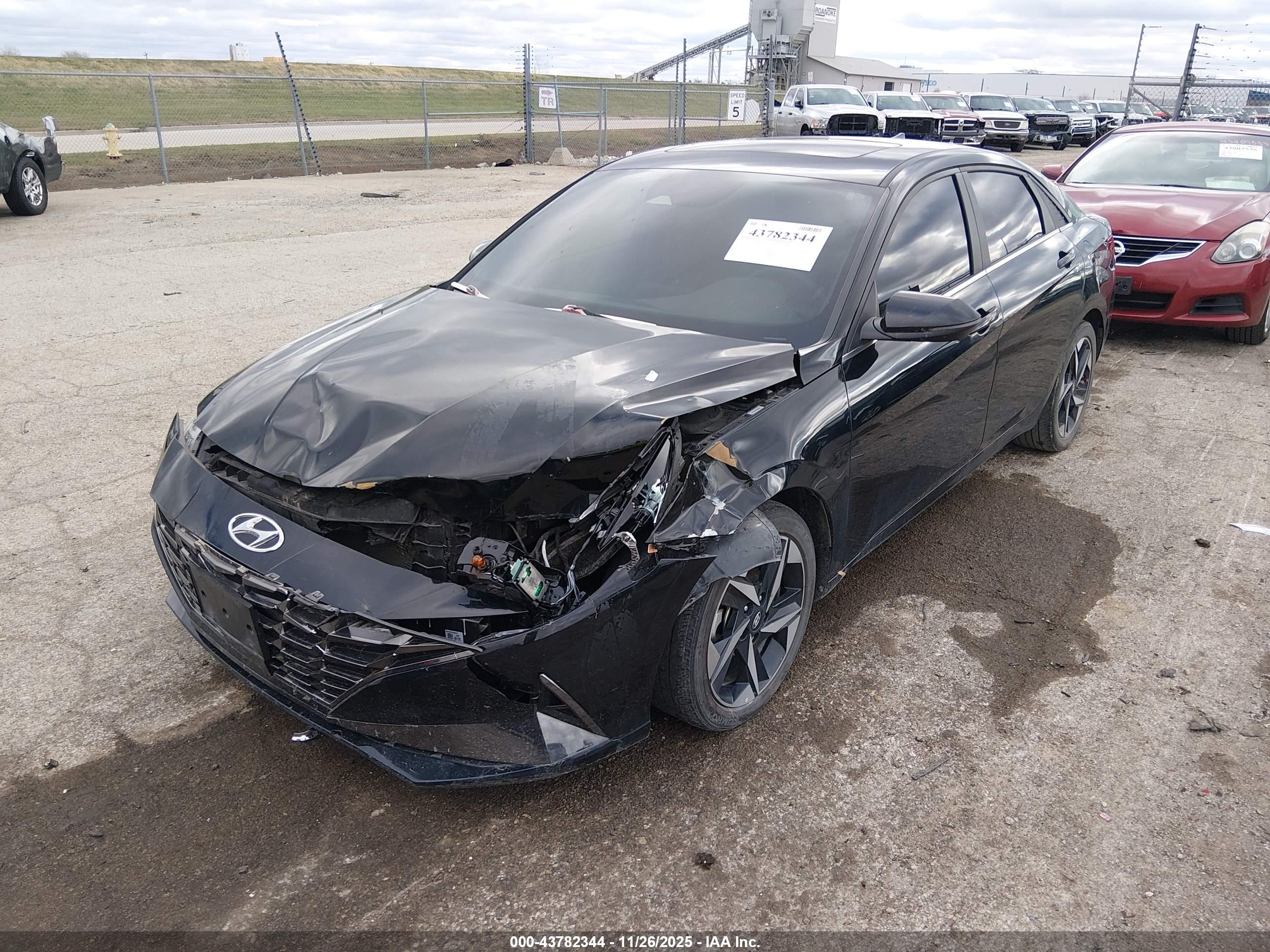 HYUNDAI ELANTRA image 2