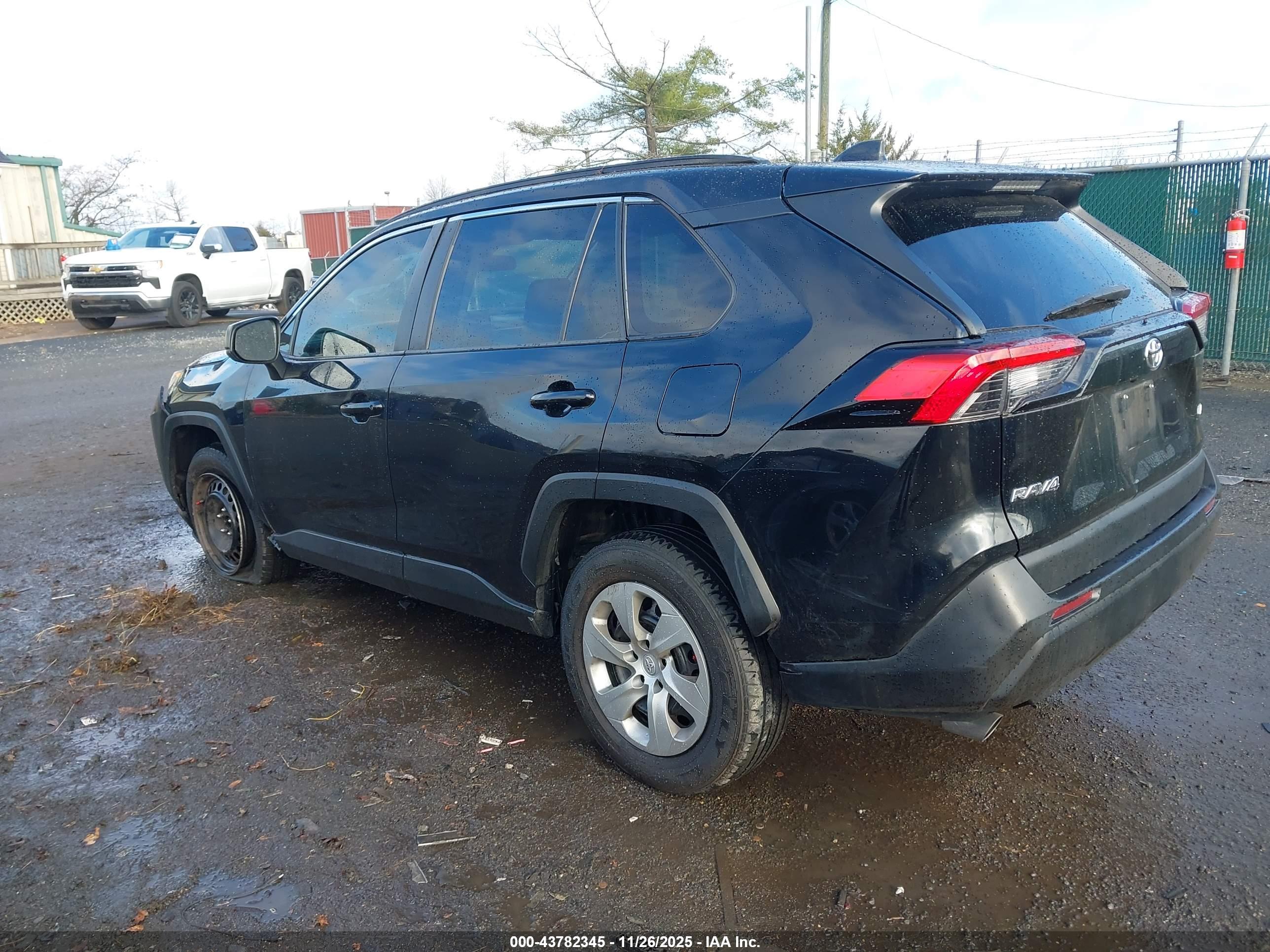 TOYOTA RAV4 image 3