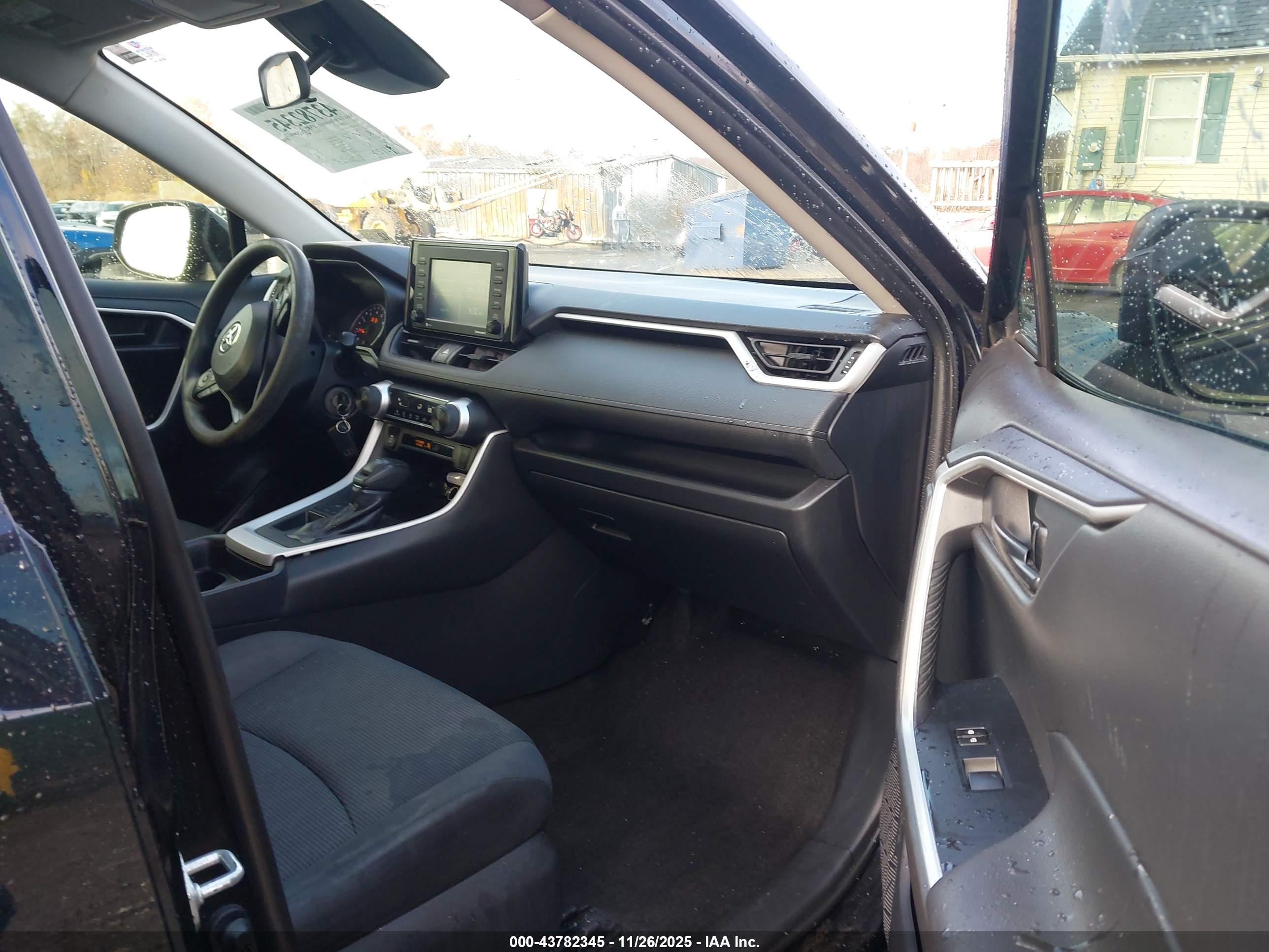 TOYOTA RAV4 image 5
