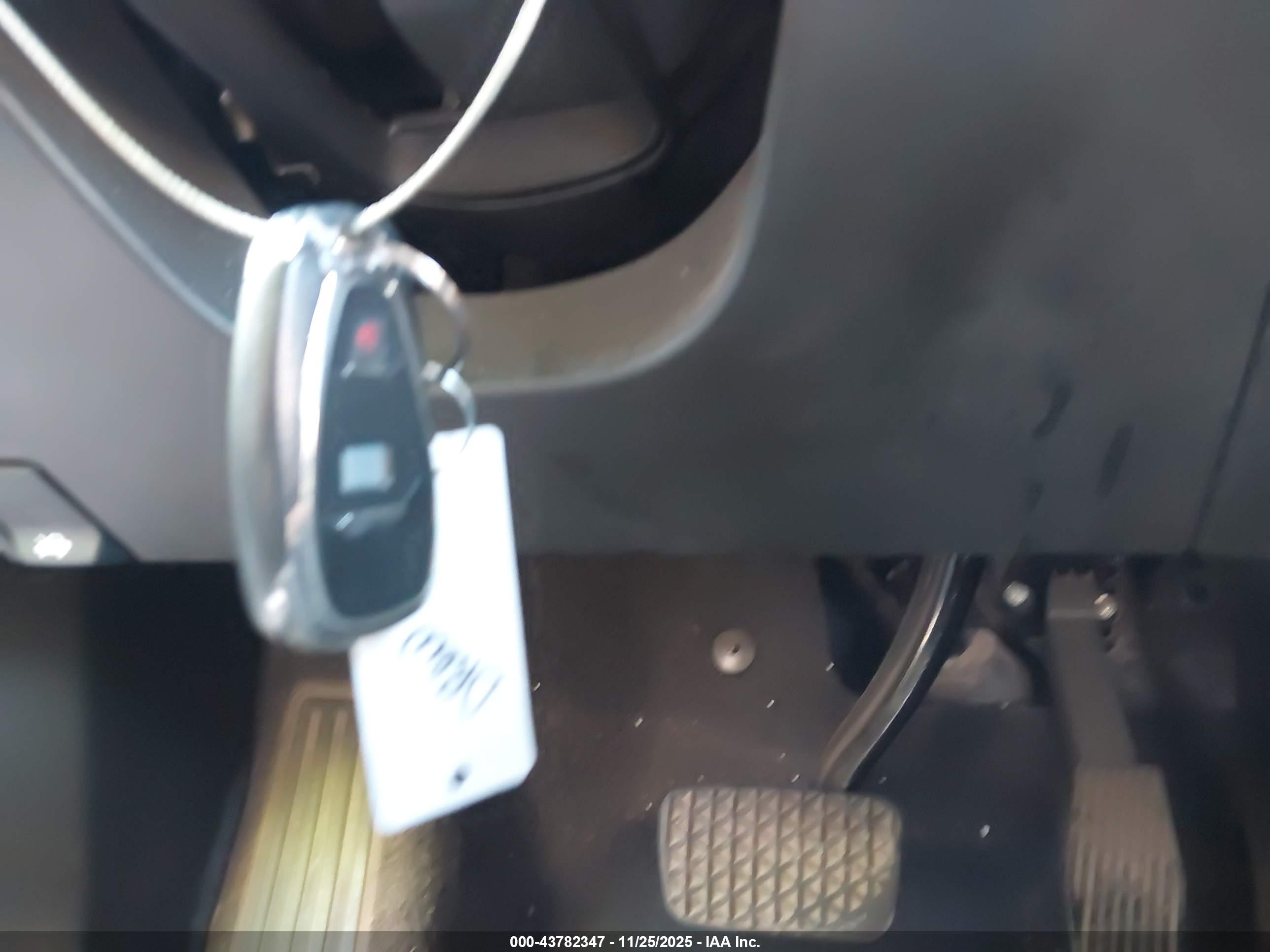 CHEVROLET EQUINOX image 11