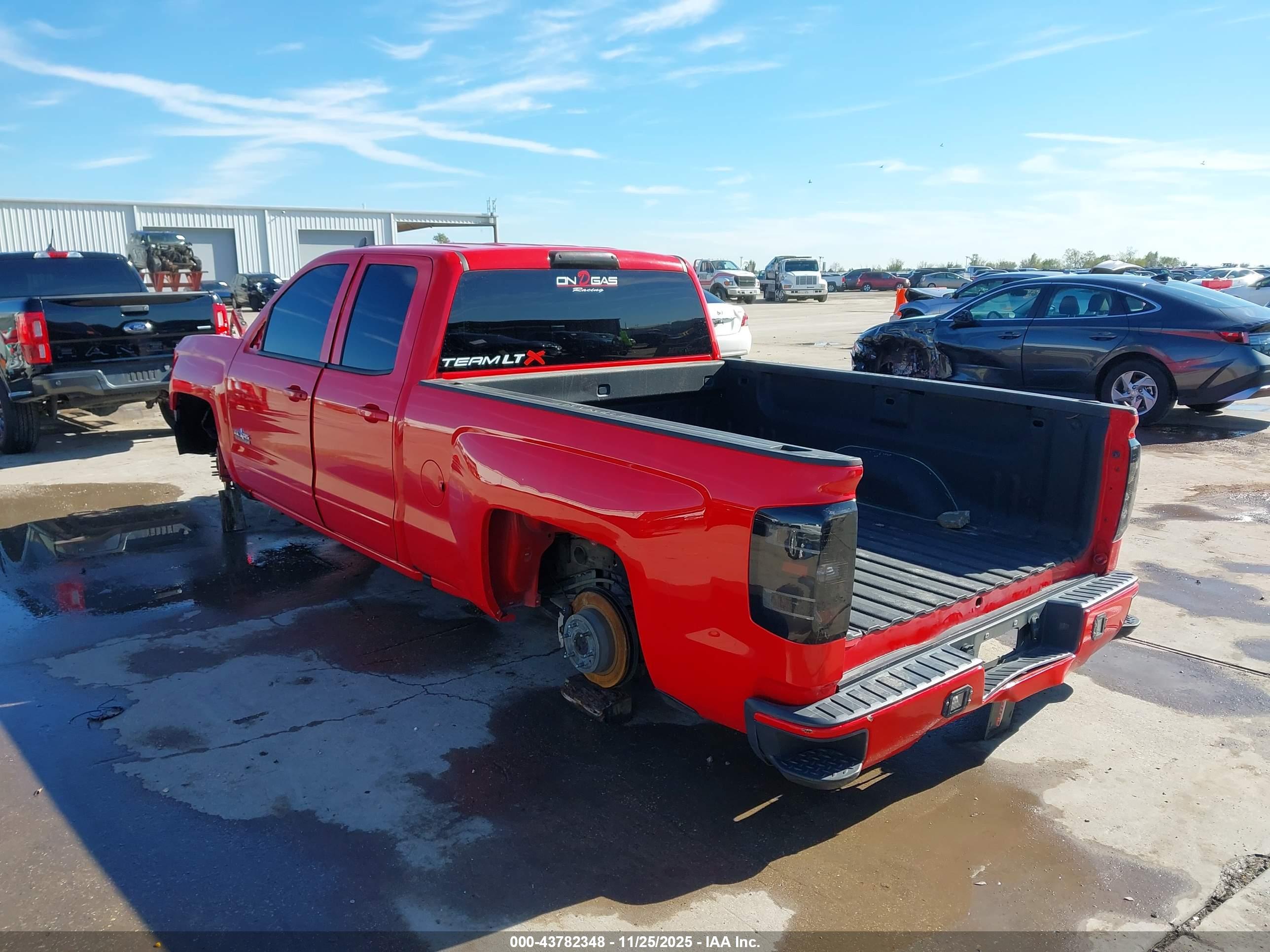 CHEVROLET SILVERADO image 3