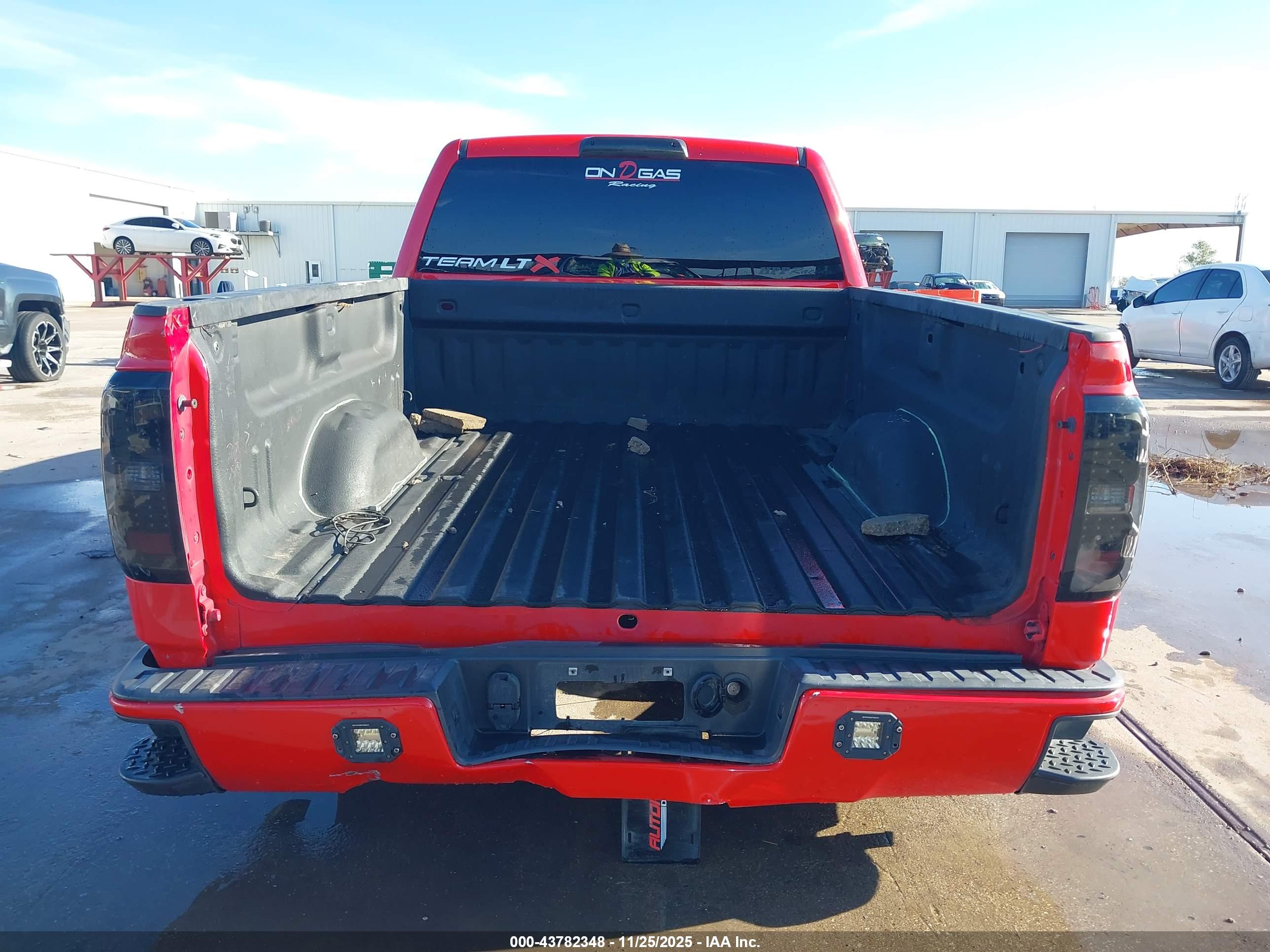 CHEVROLET SILVERADO image 6