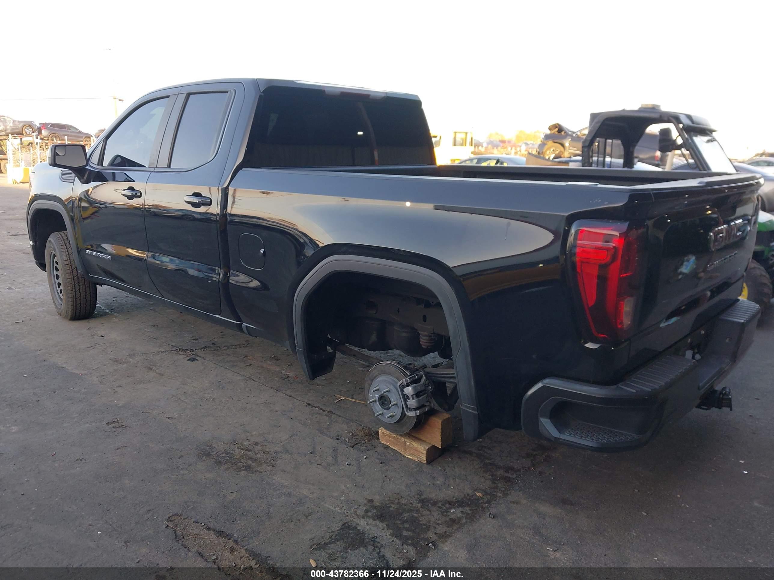GMC SIERRA image 3
