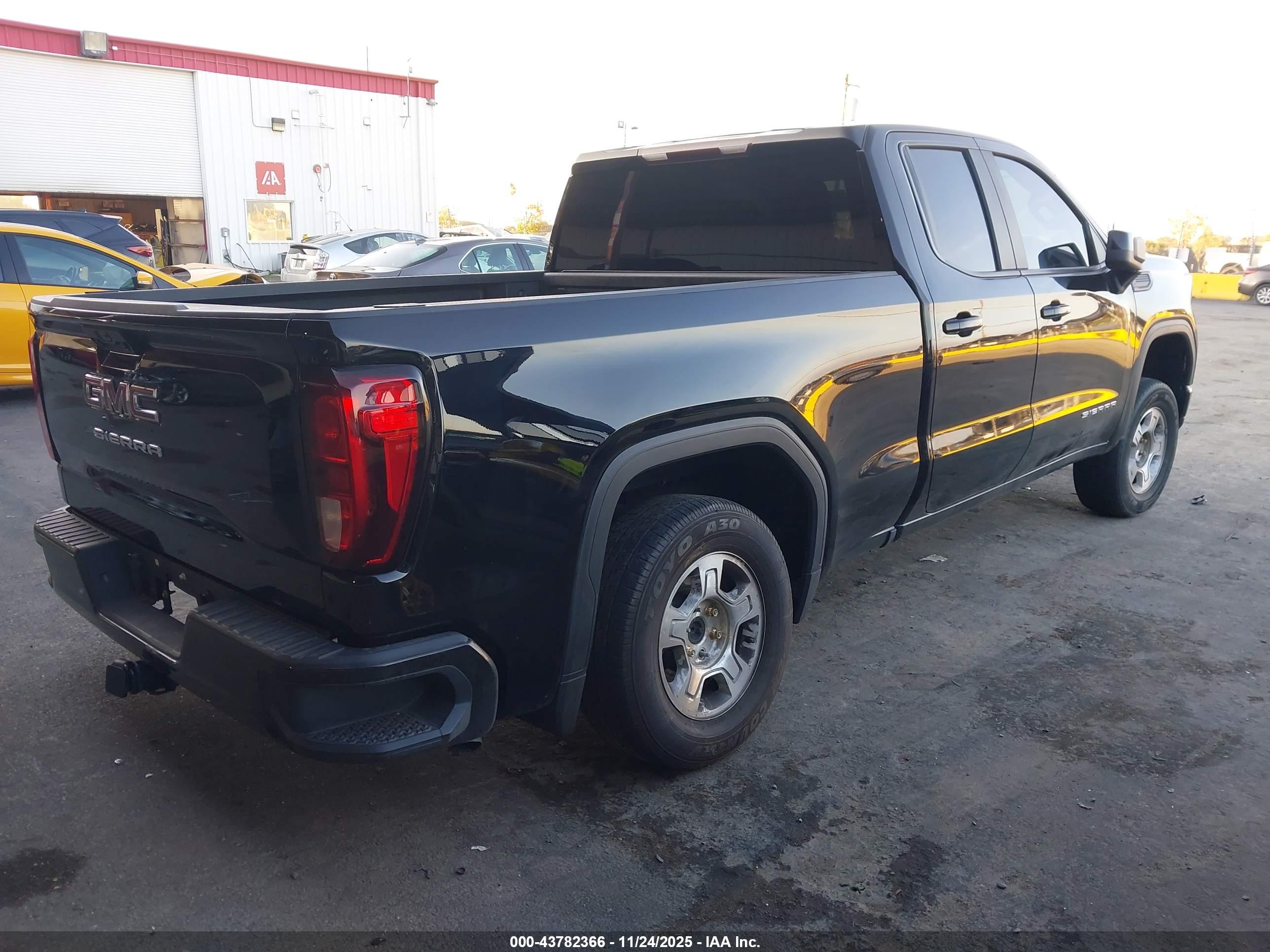 GMC SIERRA image 4