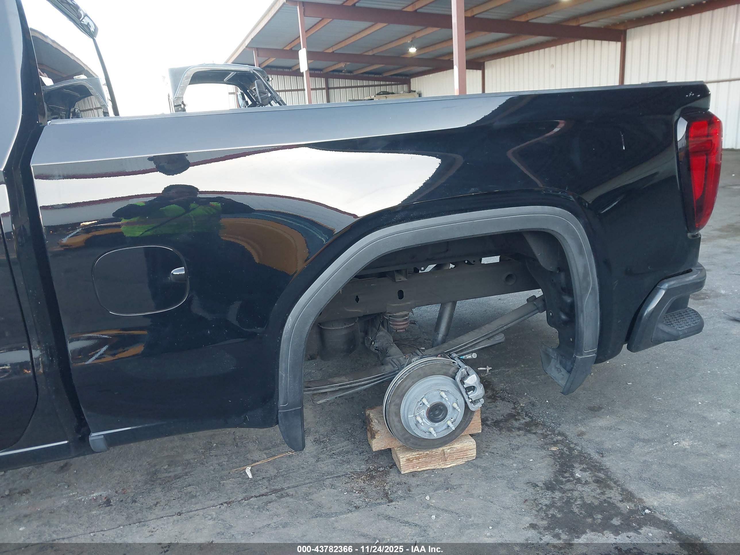 GMC SIERRA image 6