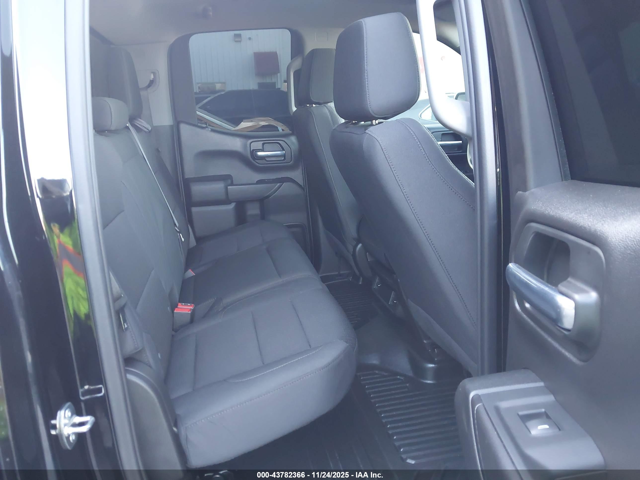 GMC SIERRA image 8