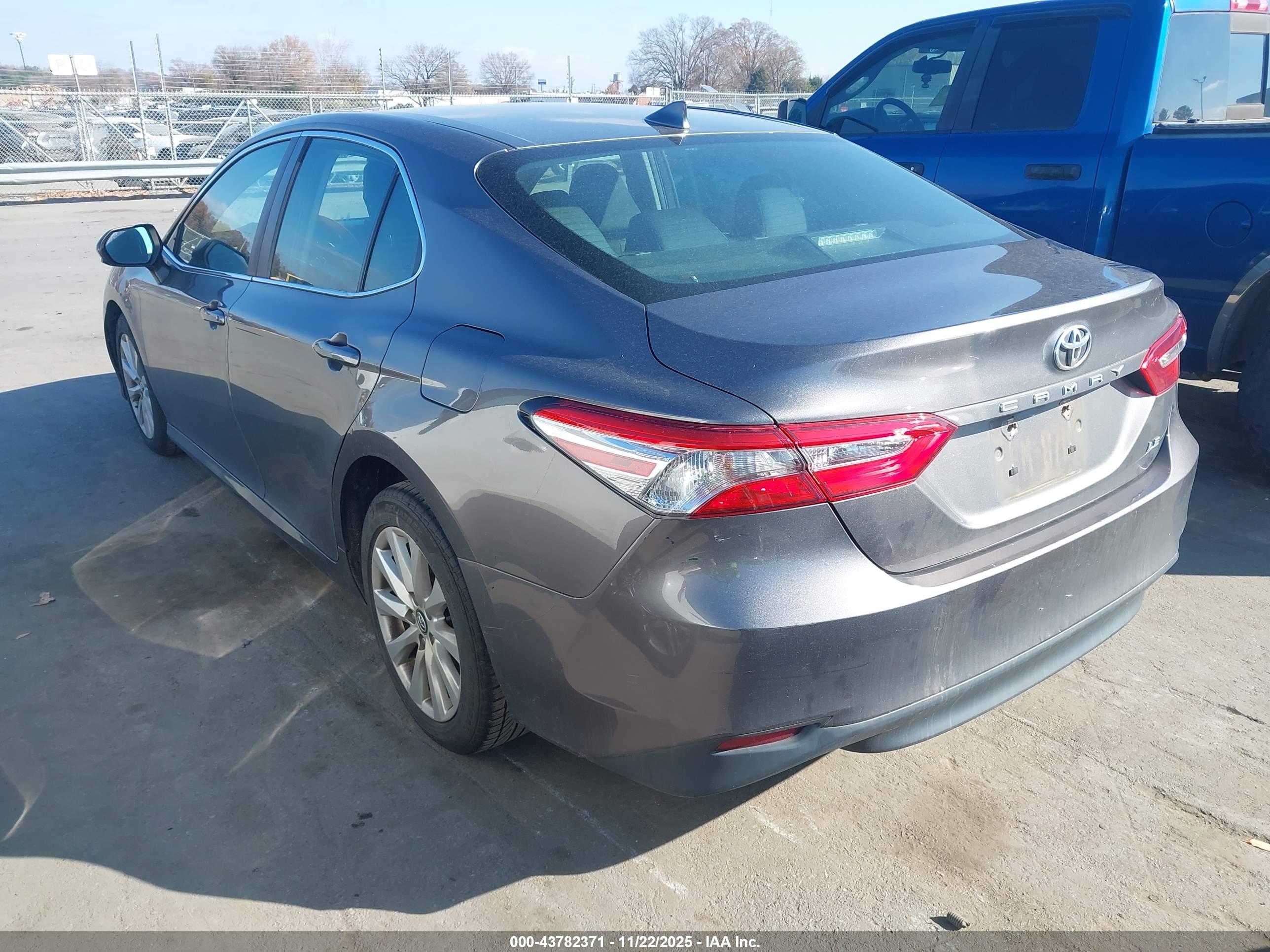 TOYOTA CAMRY image 3