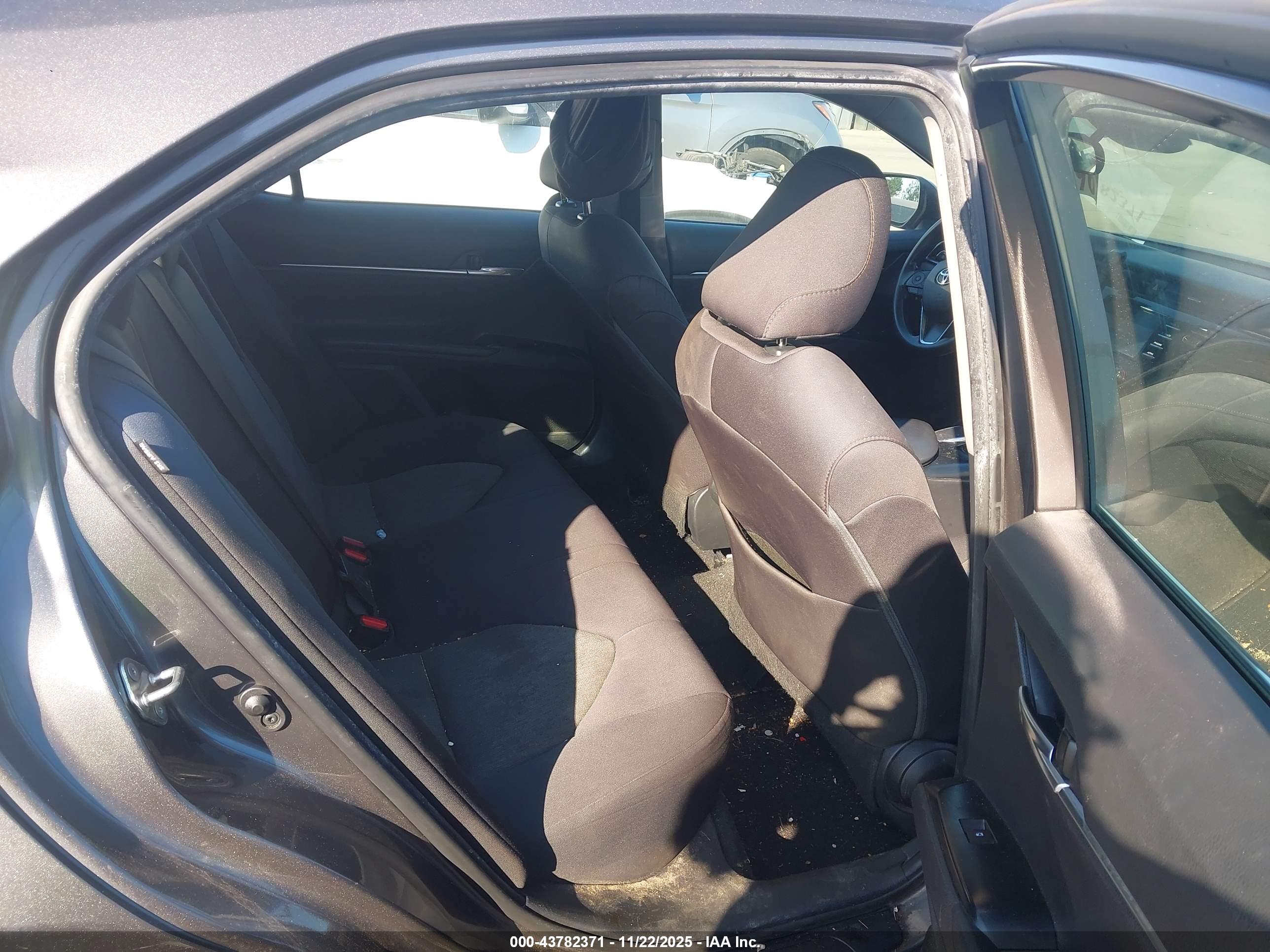 TOYOTA CAMRY image 8