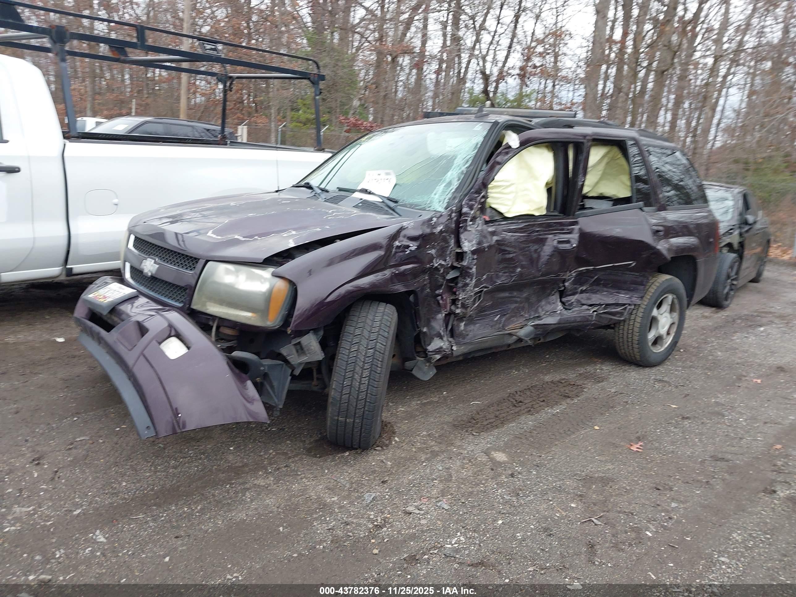 CHEVROLET TRAILBLAZER image 2