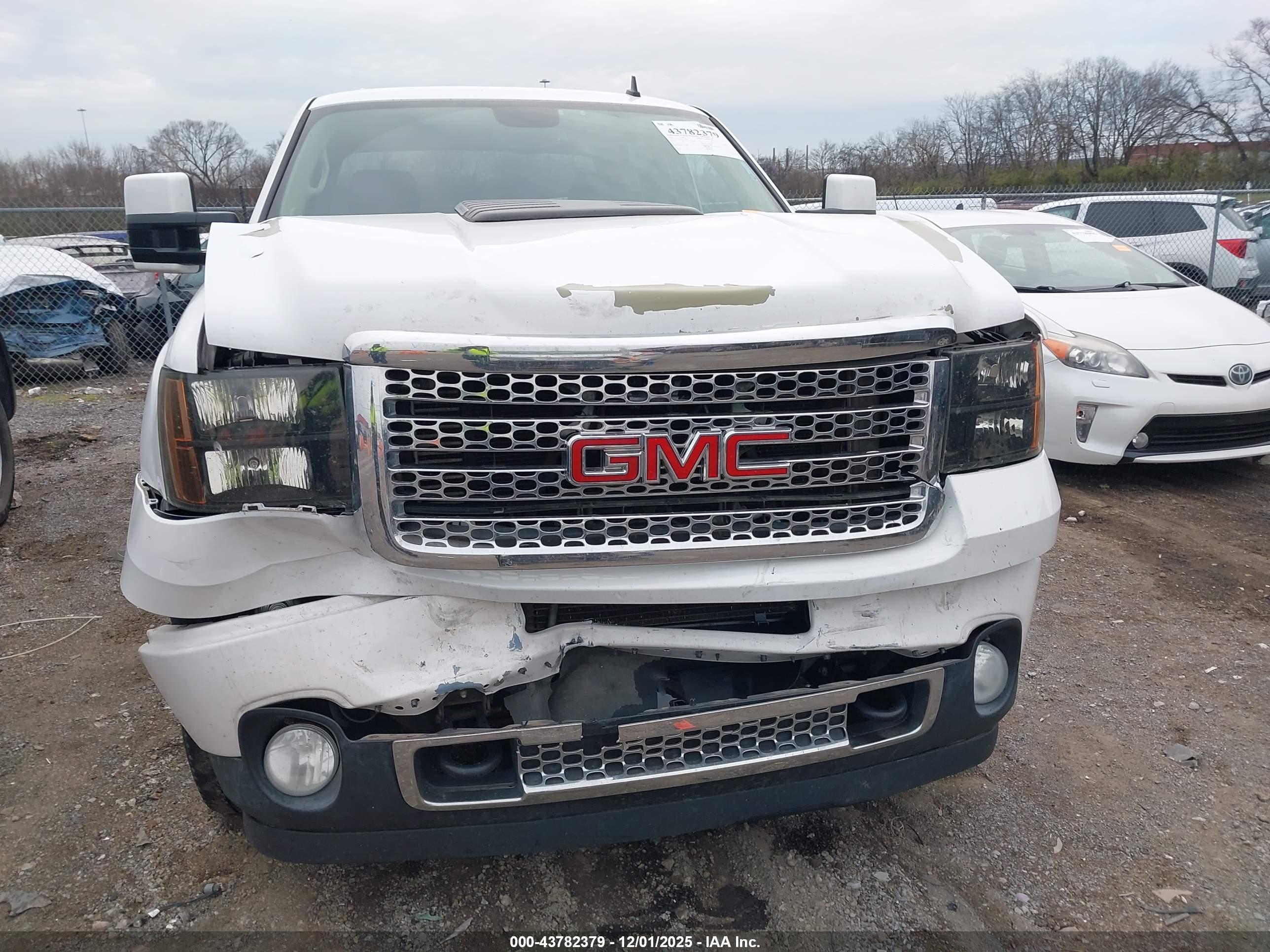 GMC SIERRA image 6