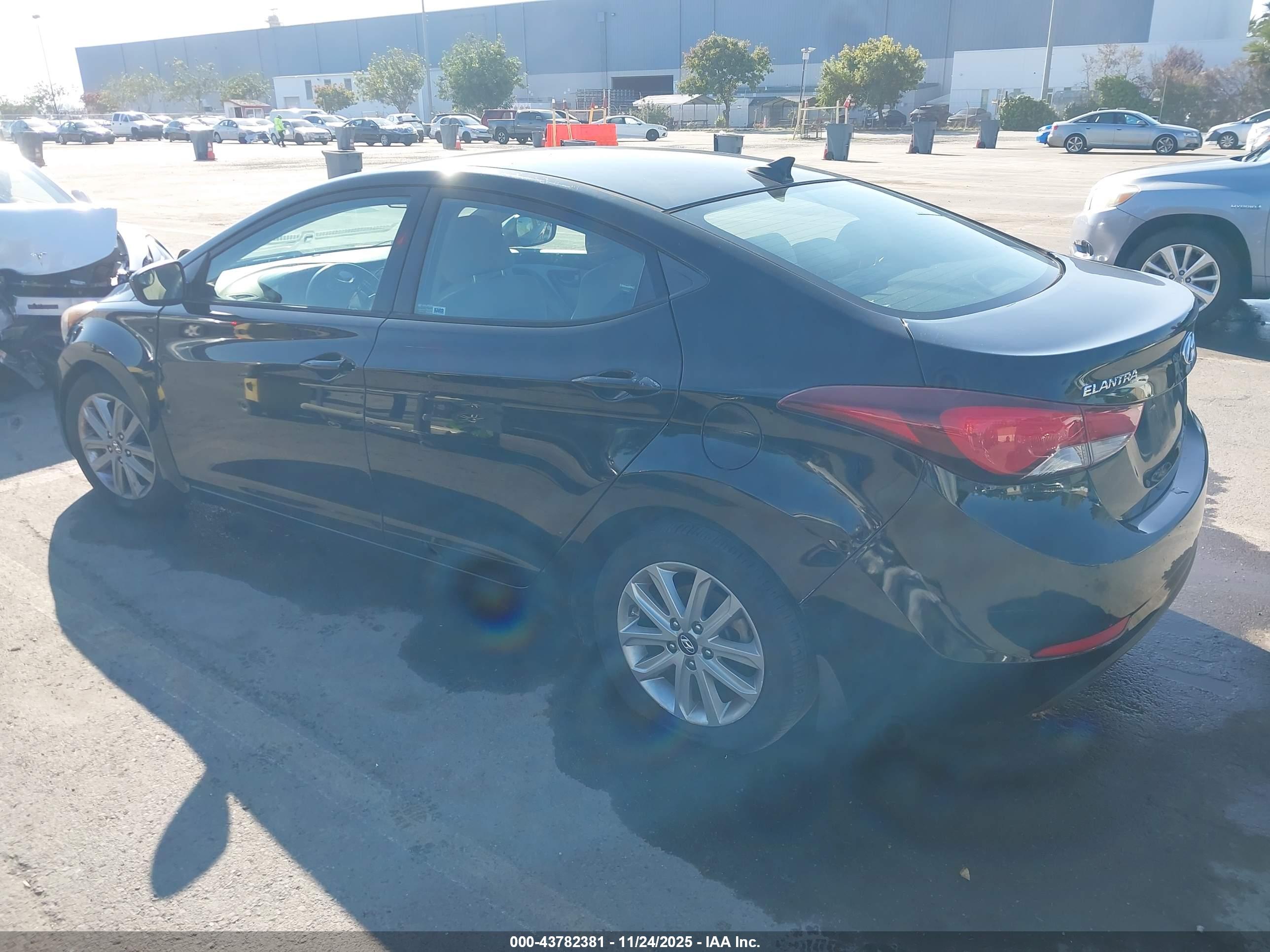 HYUNDAI ELANTRA image 3