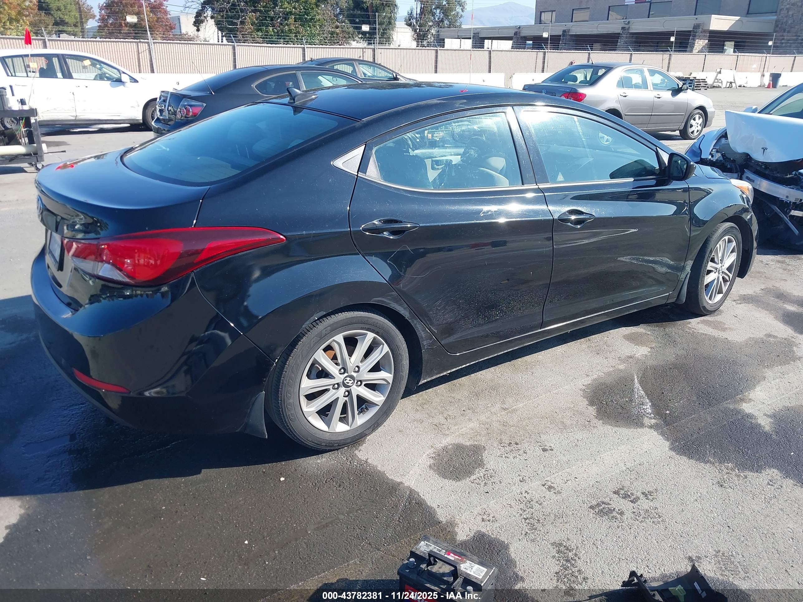 HYUNDAI ELANTRA image 4