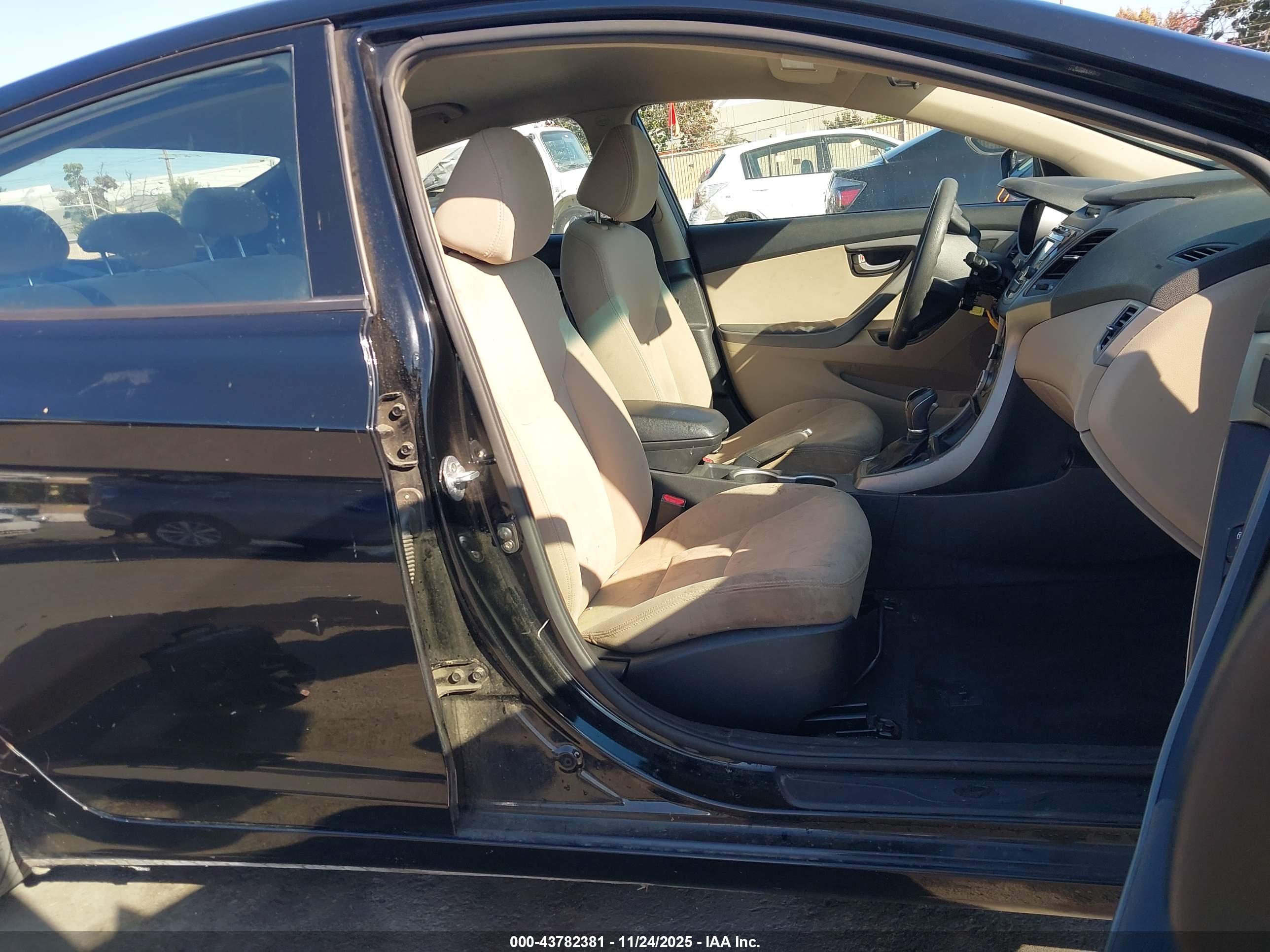 HYUNDAI ELANTRA image 5