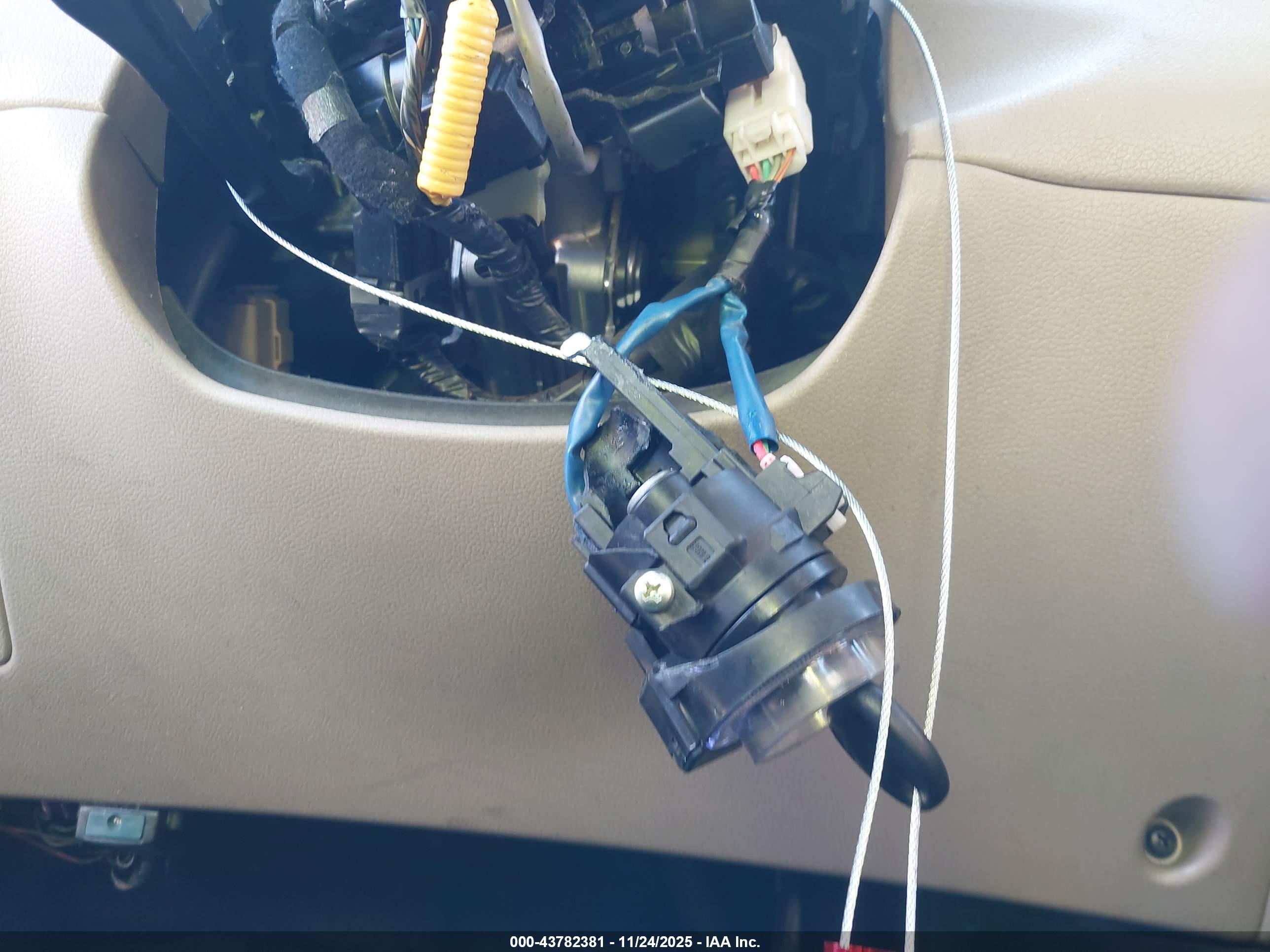 HYUNDAI ELANTRA image 6