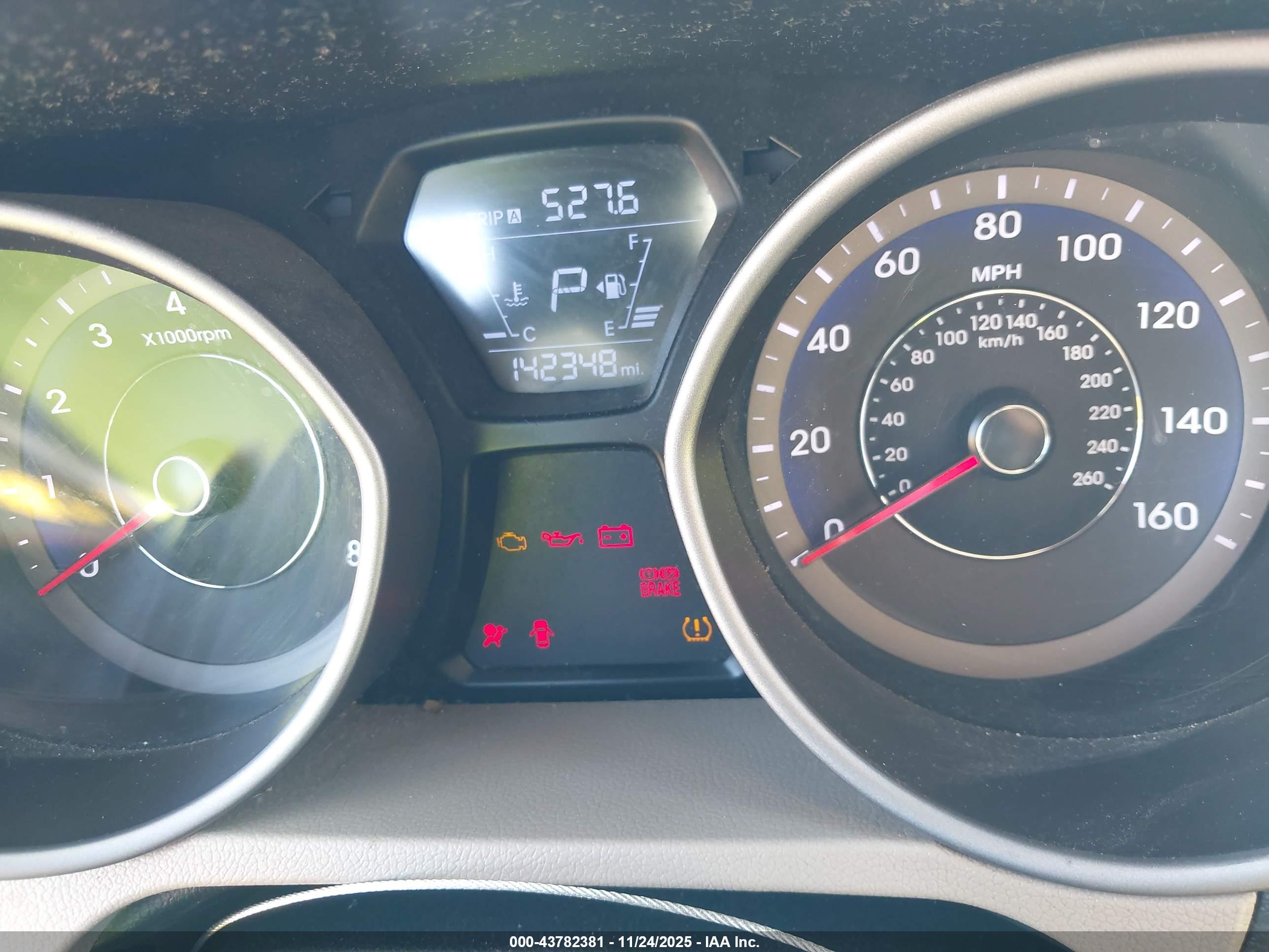 HYUNDAI ELANTRA image 7