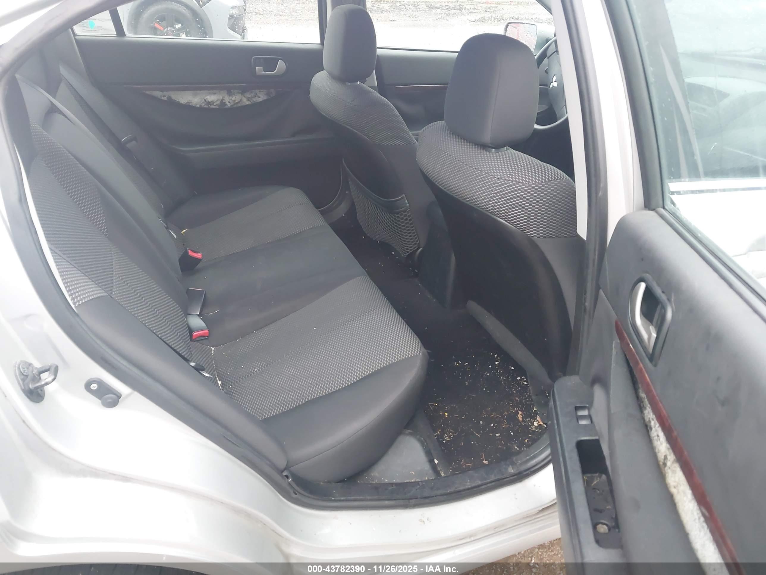 MITSUBISHI GALANT image 8