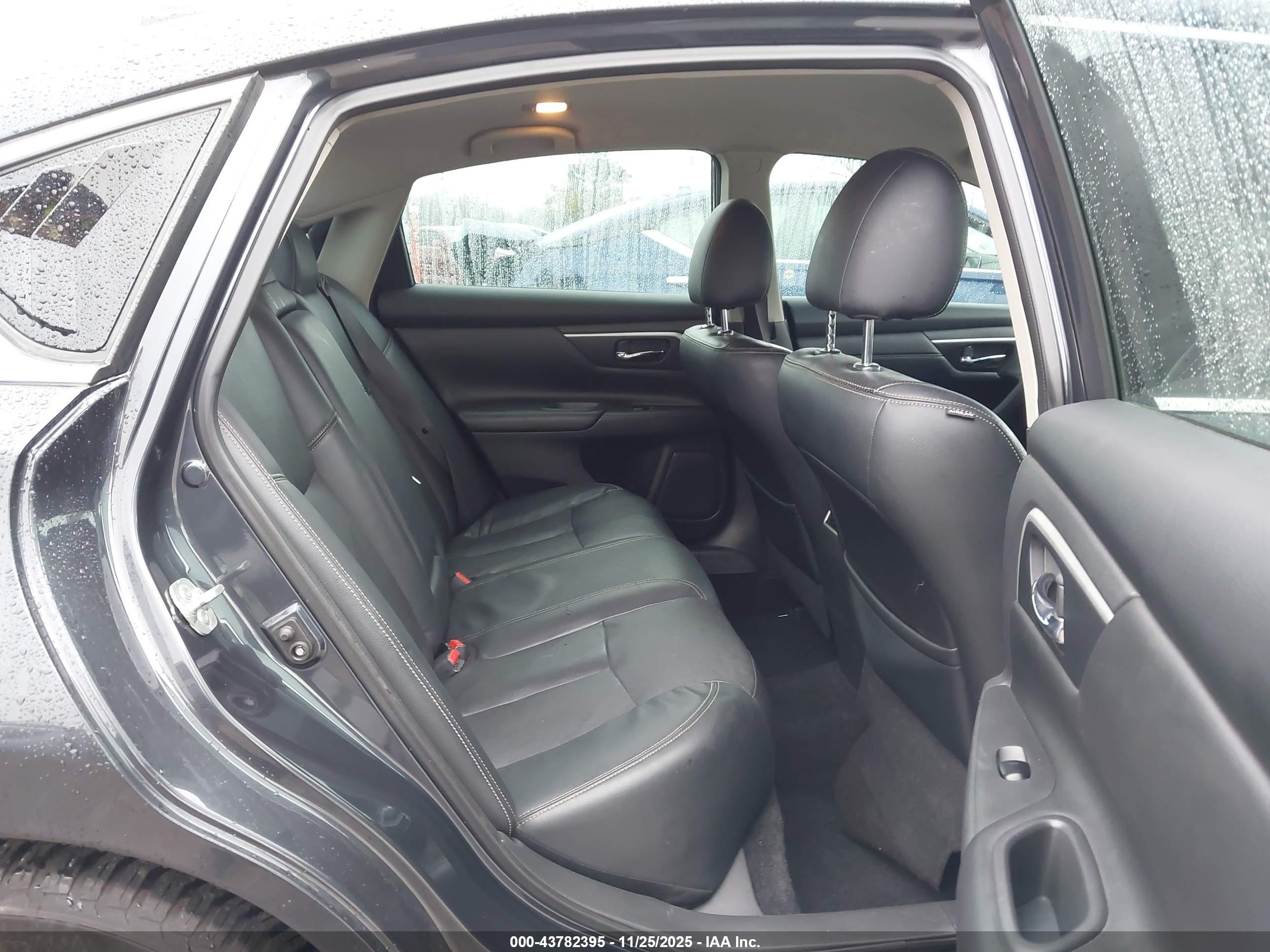 NISSAN ALTIMA image 8