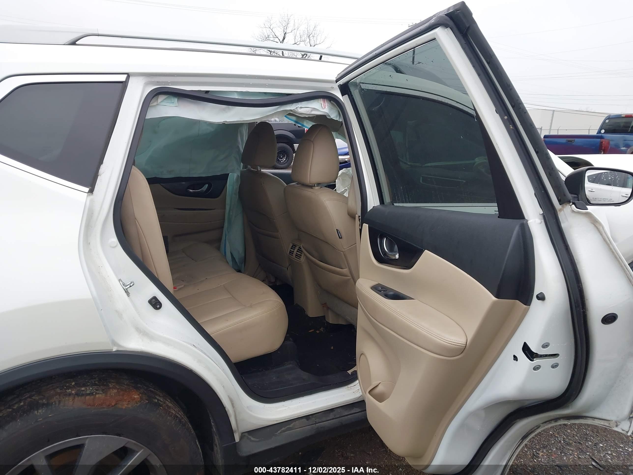 NISSAN ROGUE image 8
