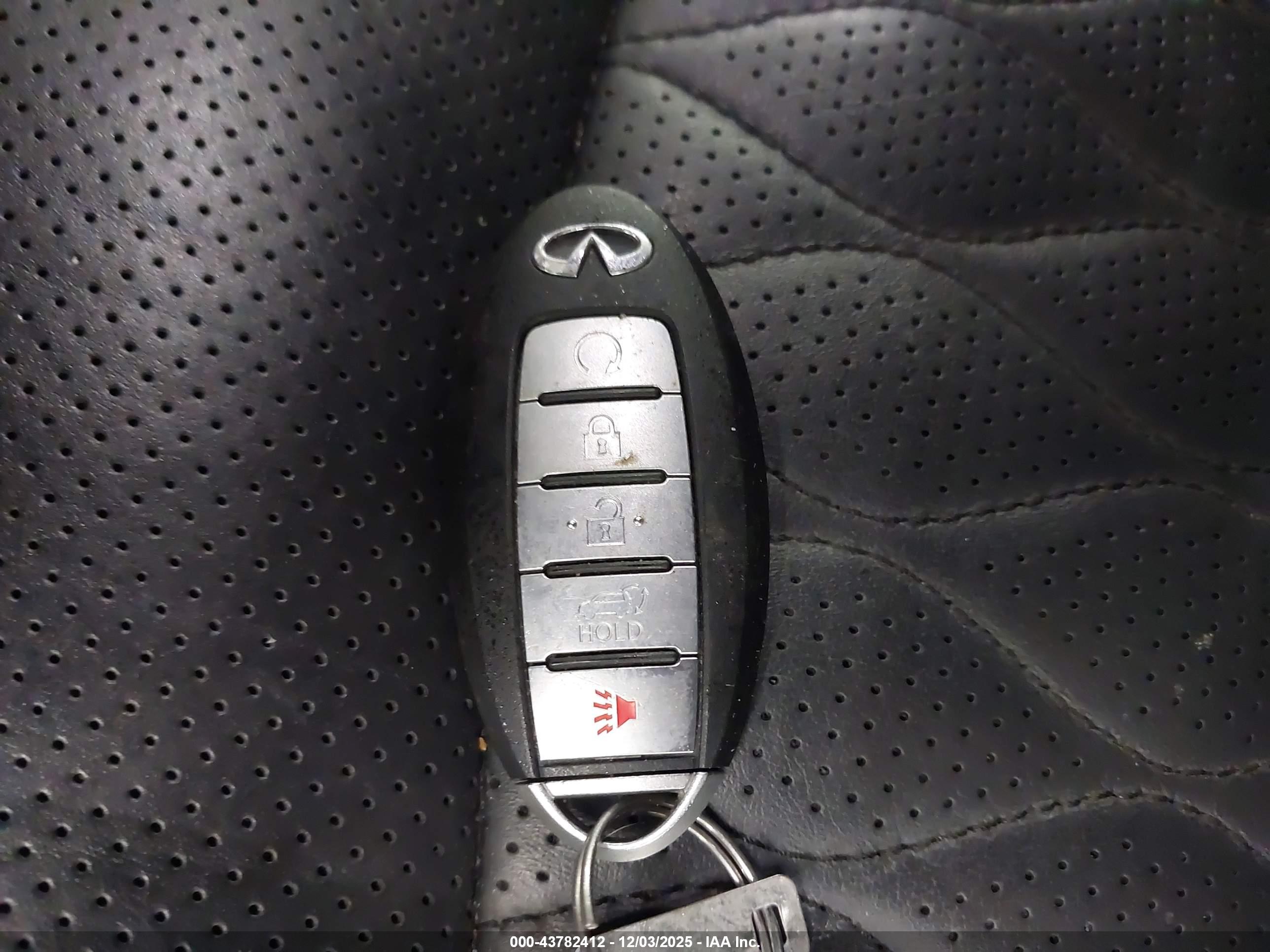 INFINITI QX80 image 11