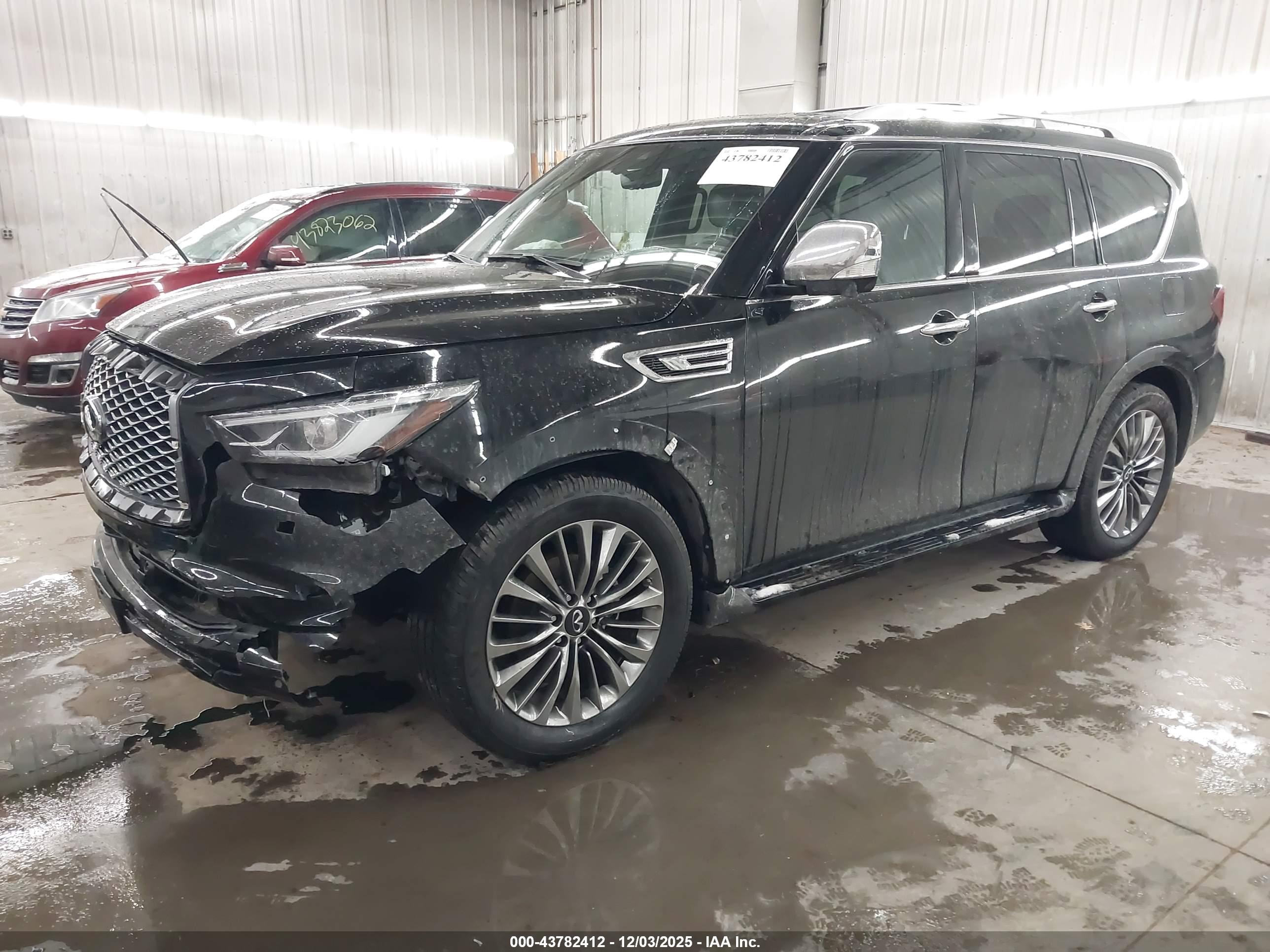 INFINITI QX80 image 2