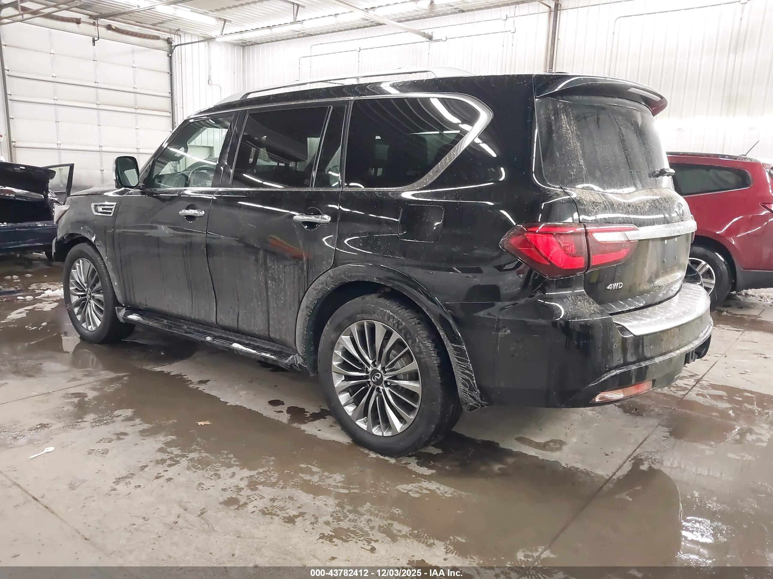 INFINITI QX80 image 3