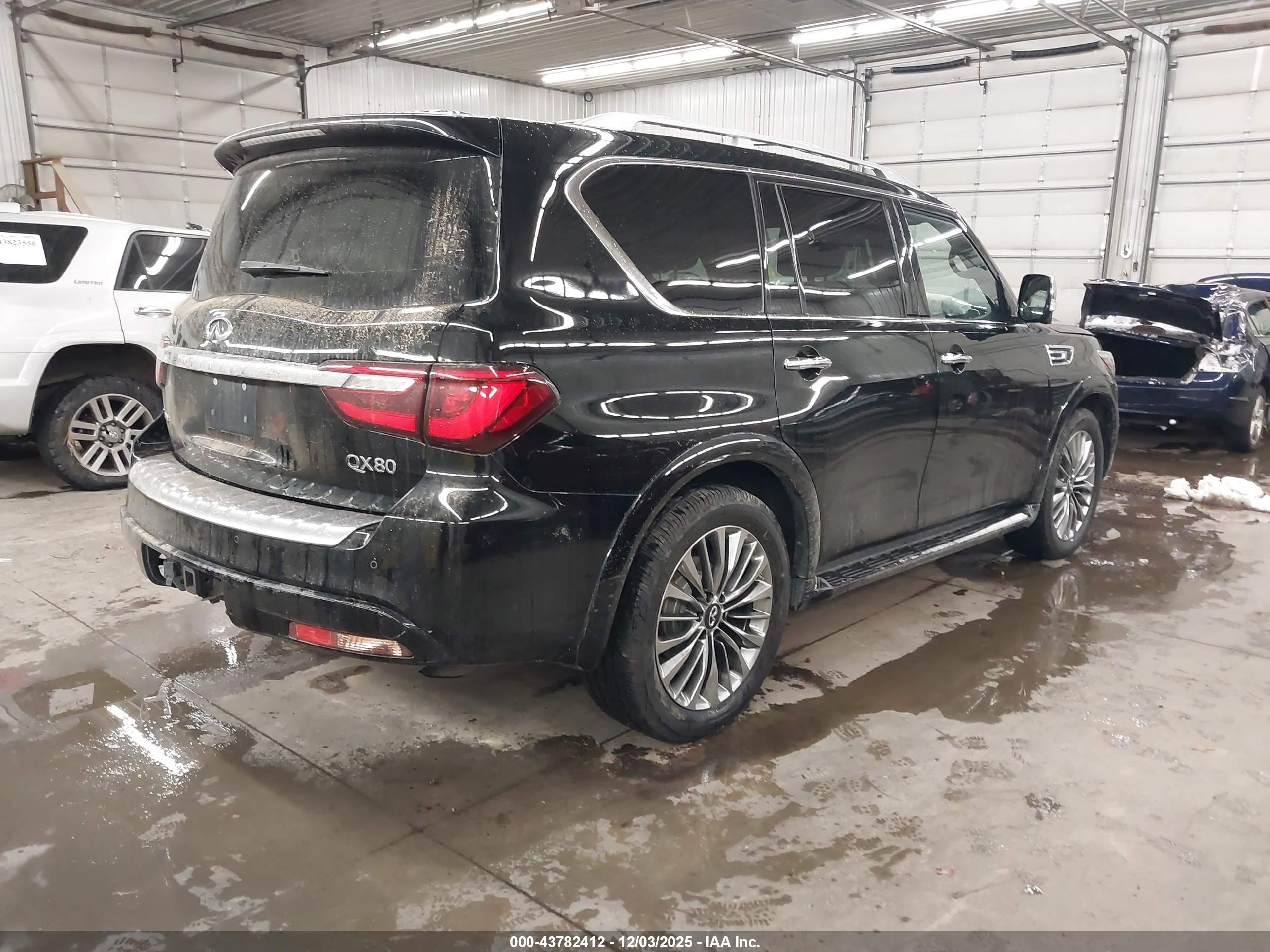 INFINITI QX80 image 4