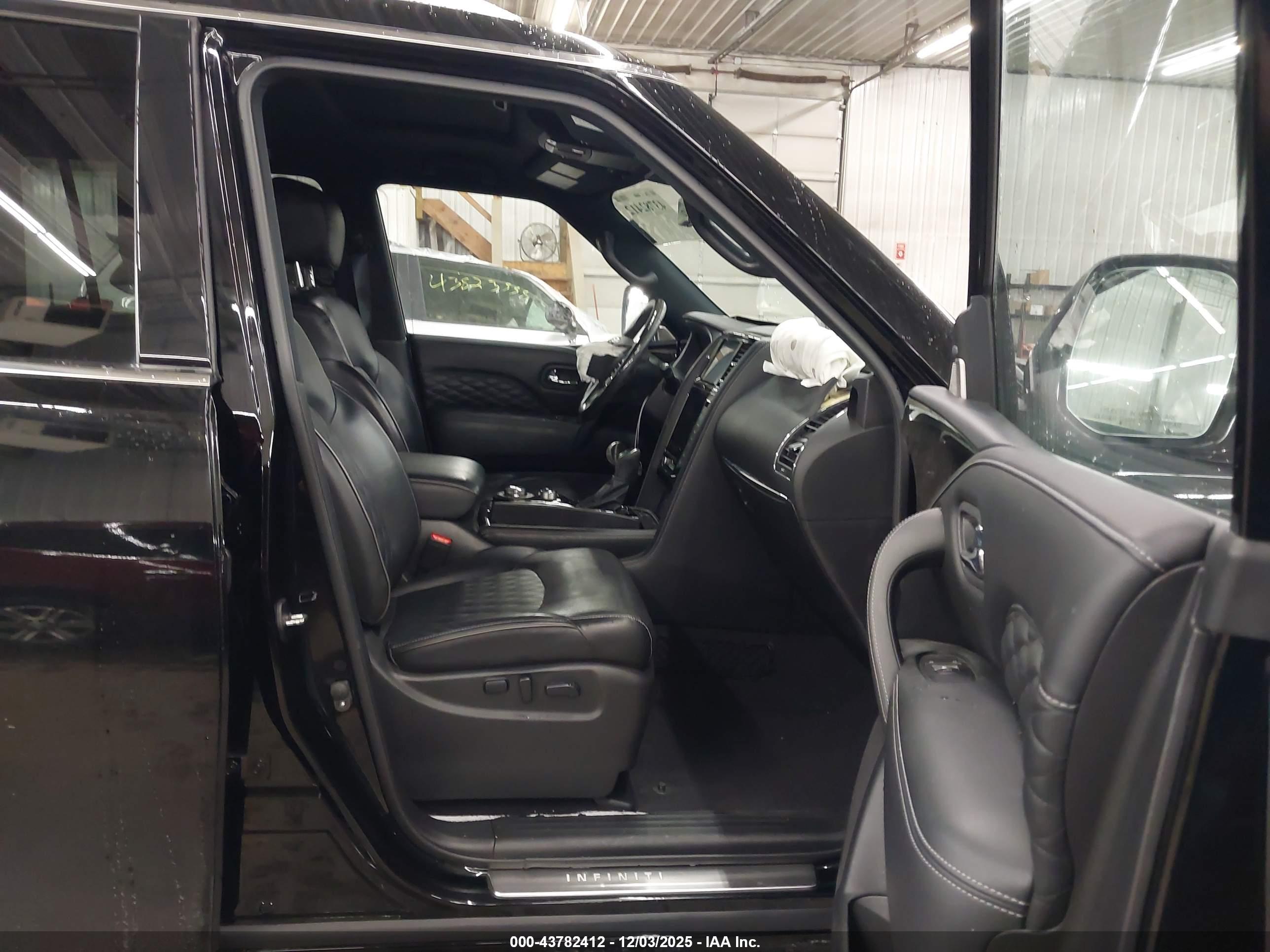 INFINITI QX80 image 5