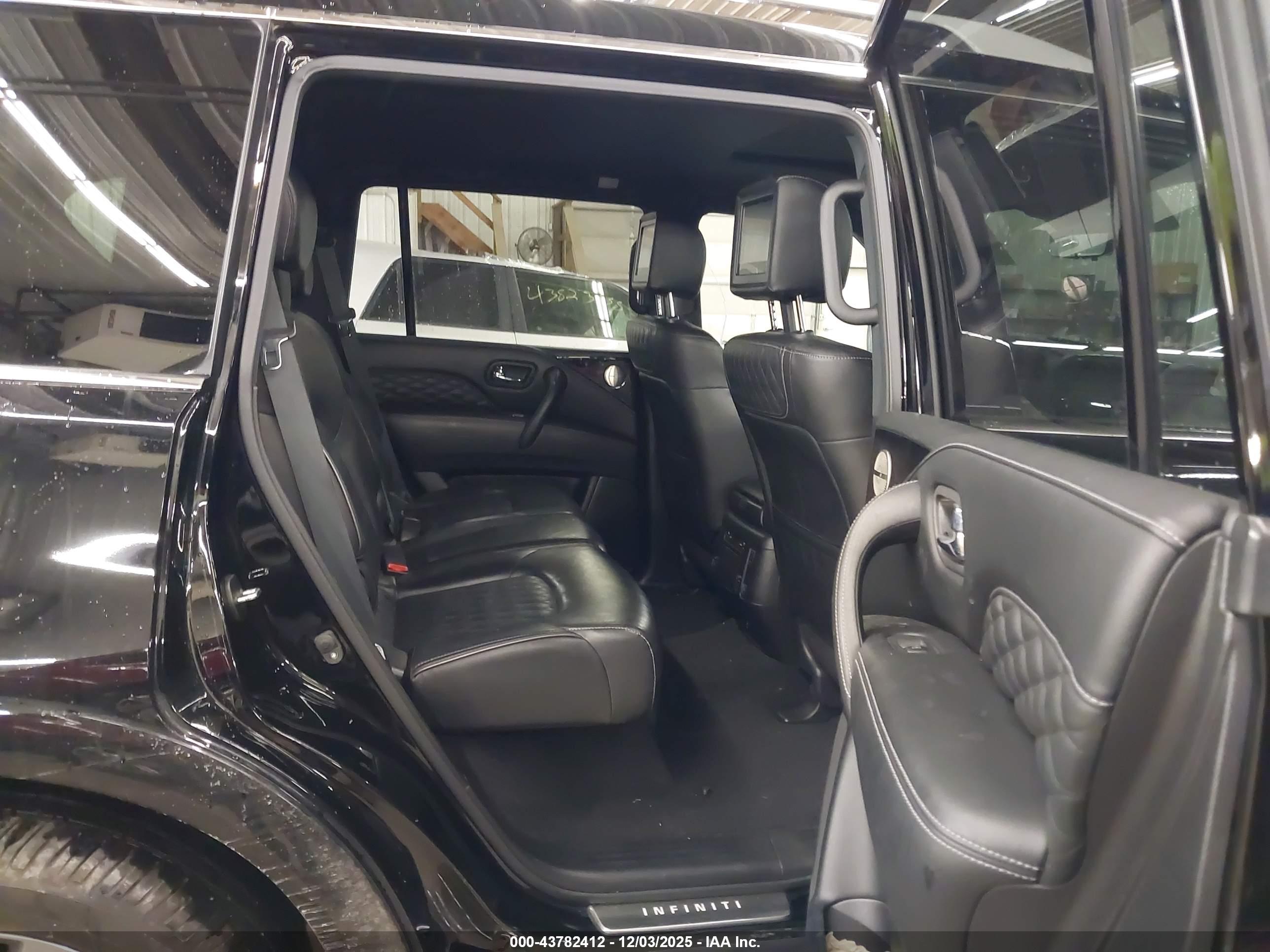 INFINITI QX80 image 8