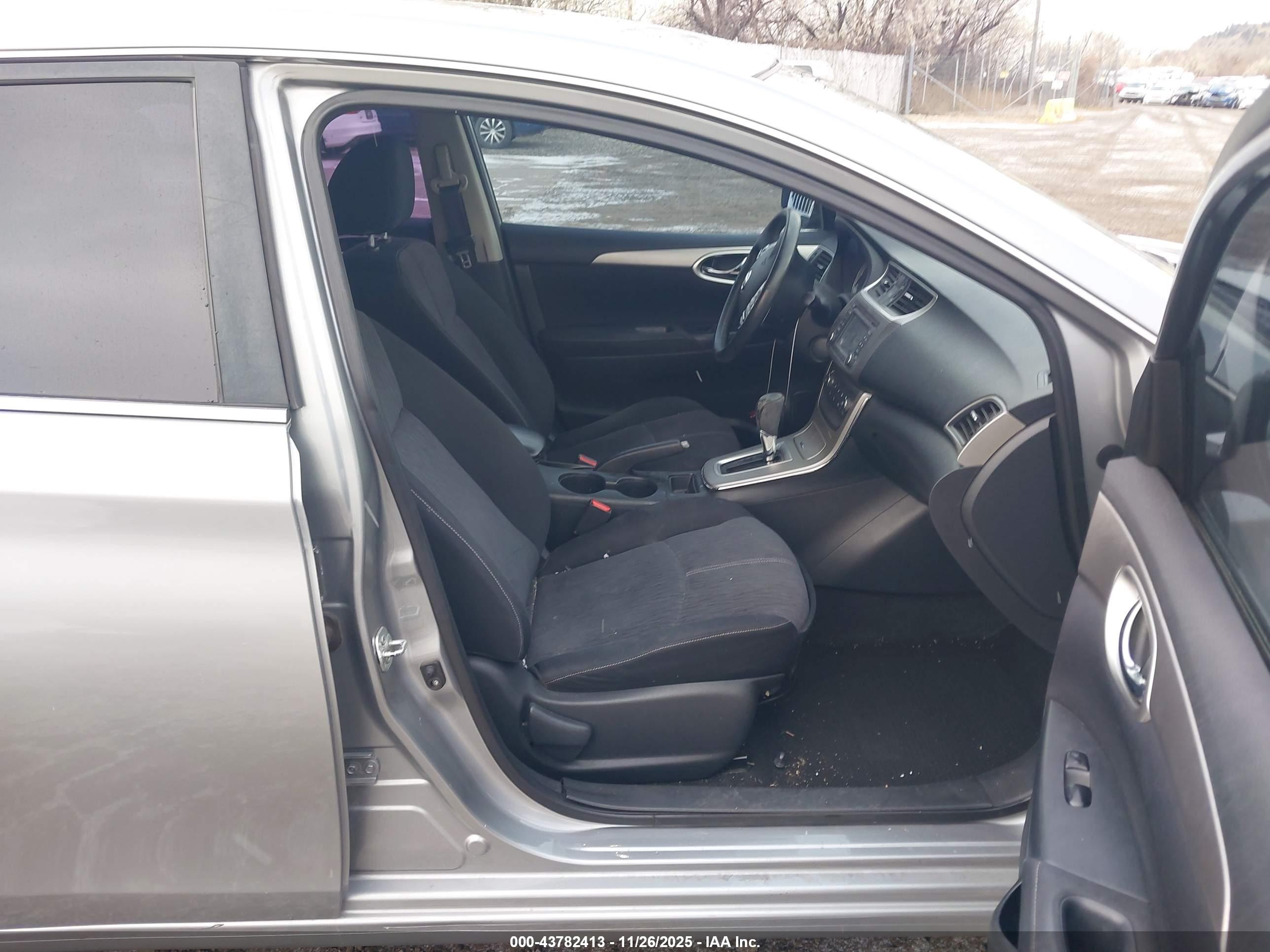NISSAN SENTRA image 5