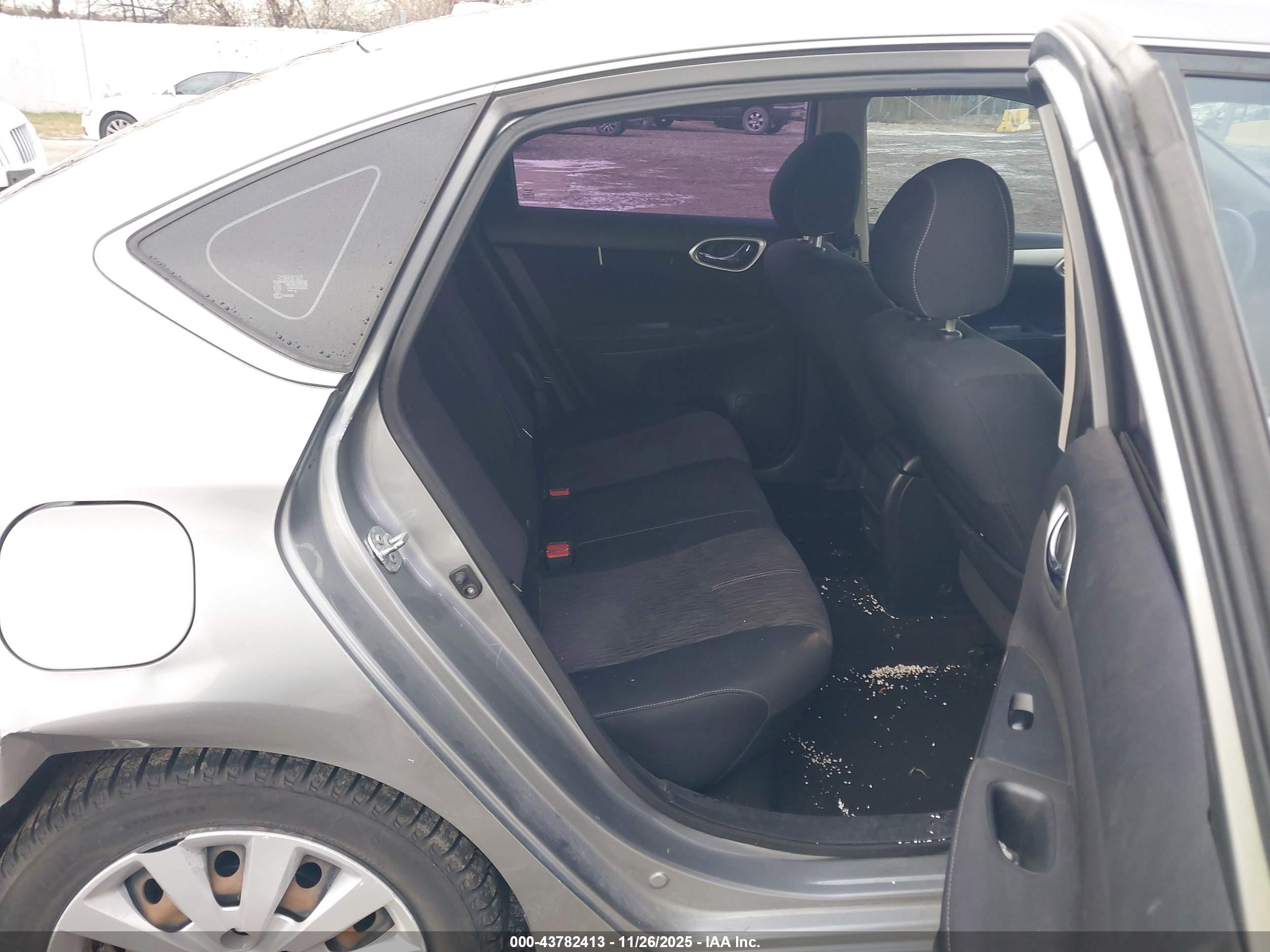 NISSAN SENTRA image 8