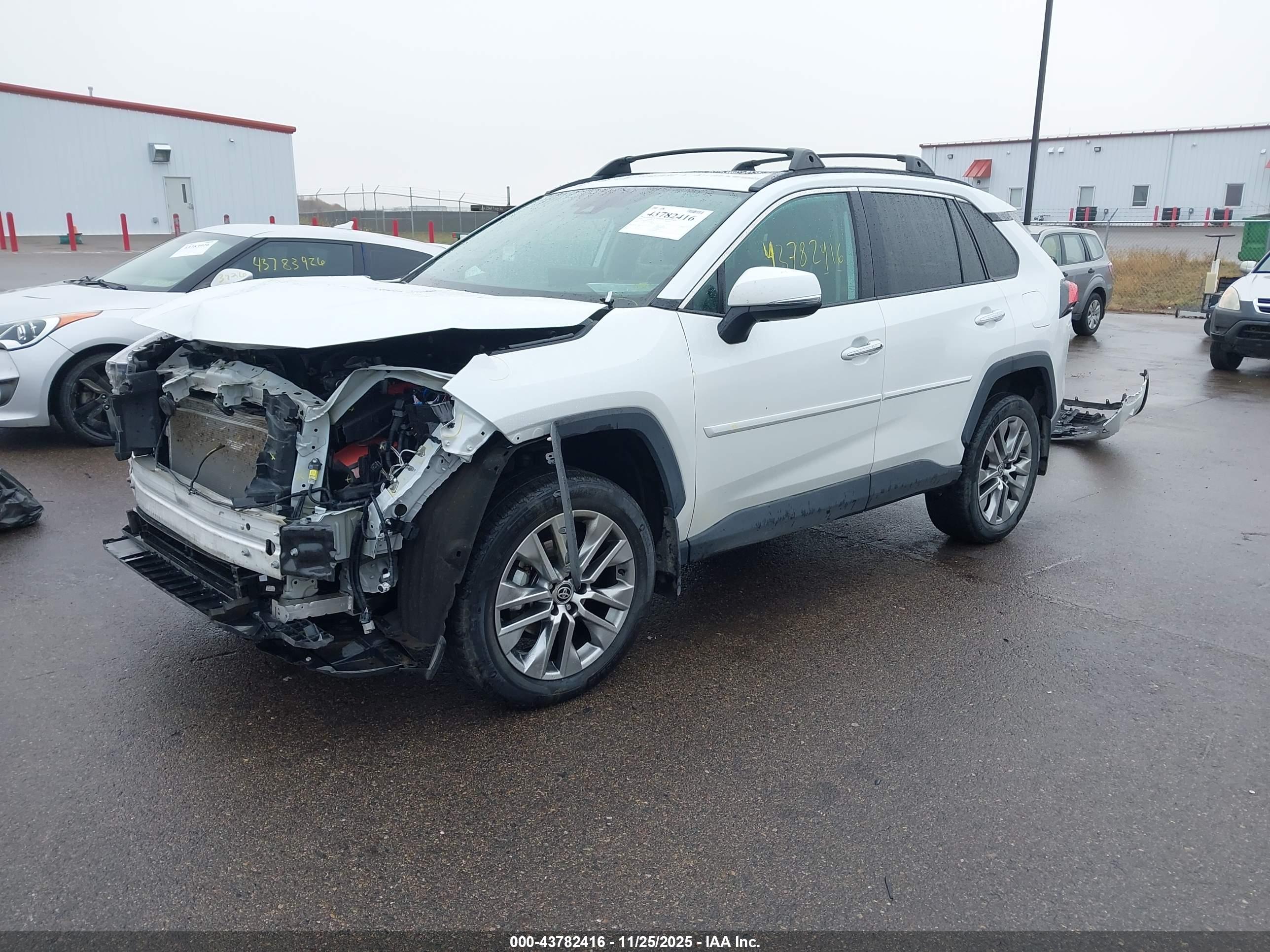 TOYOTA RAV4 image 2