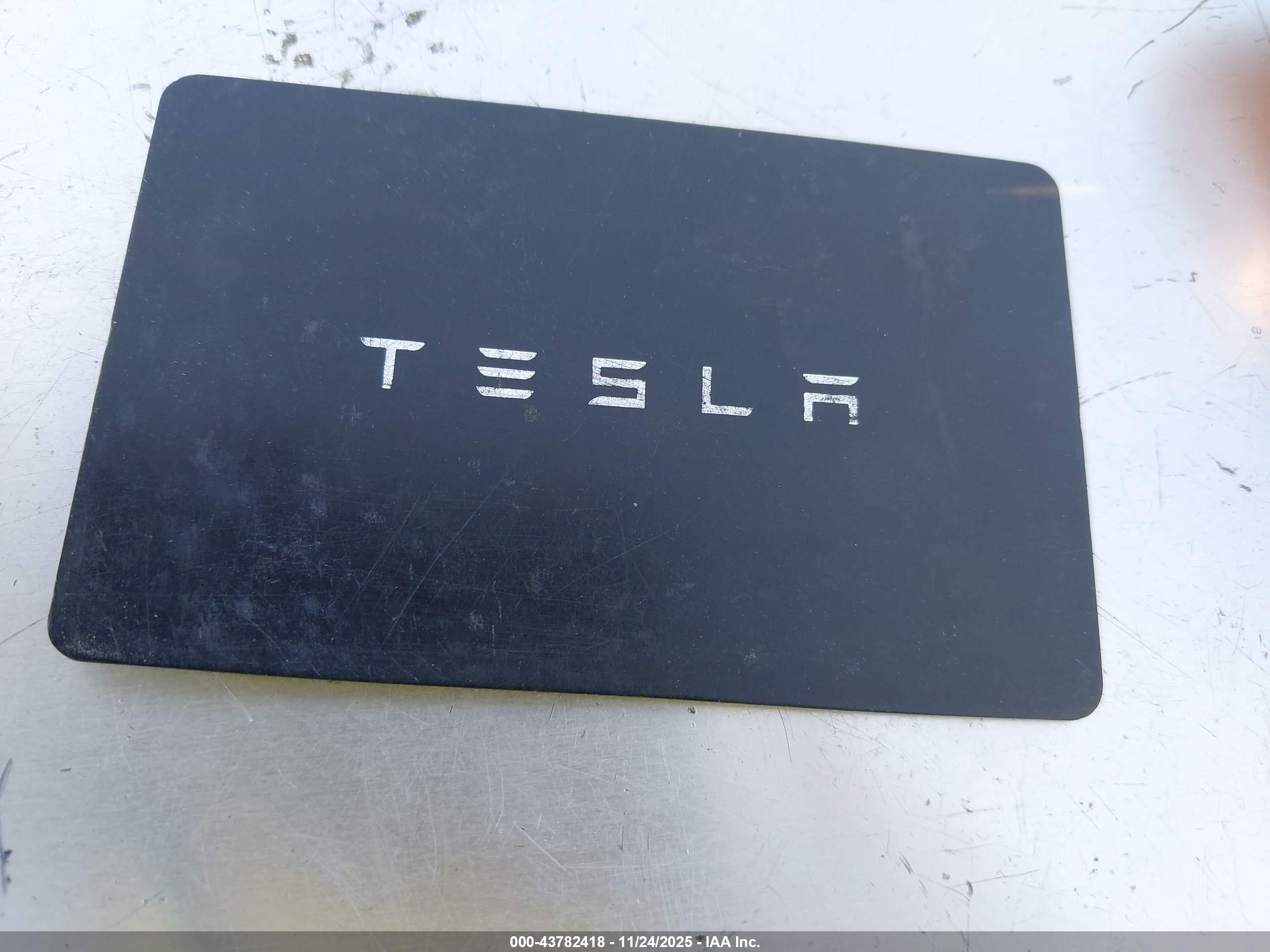 TESLA MODEL image 11