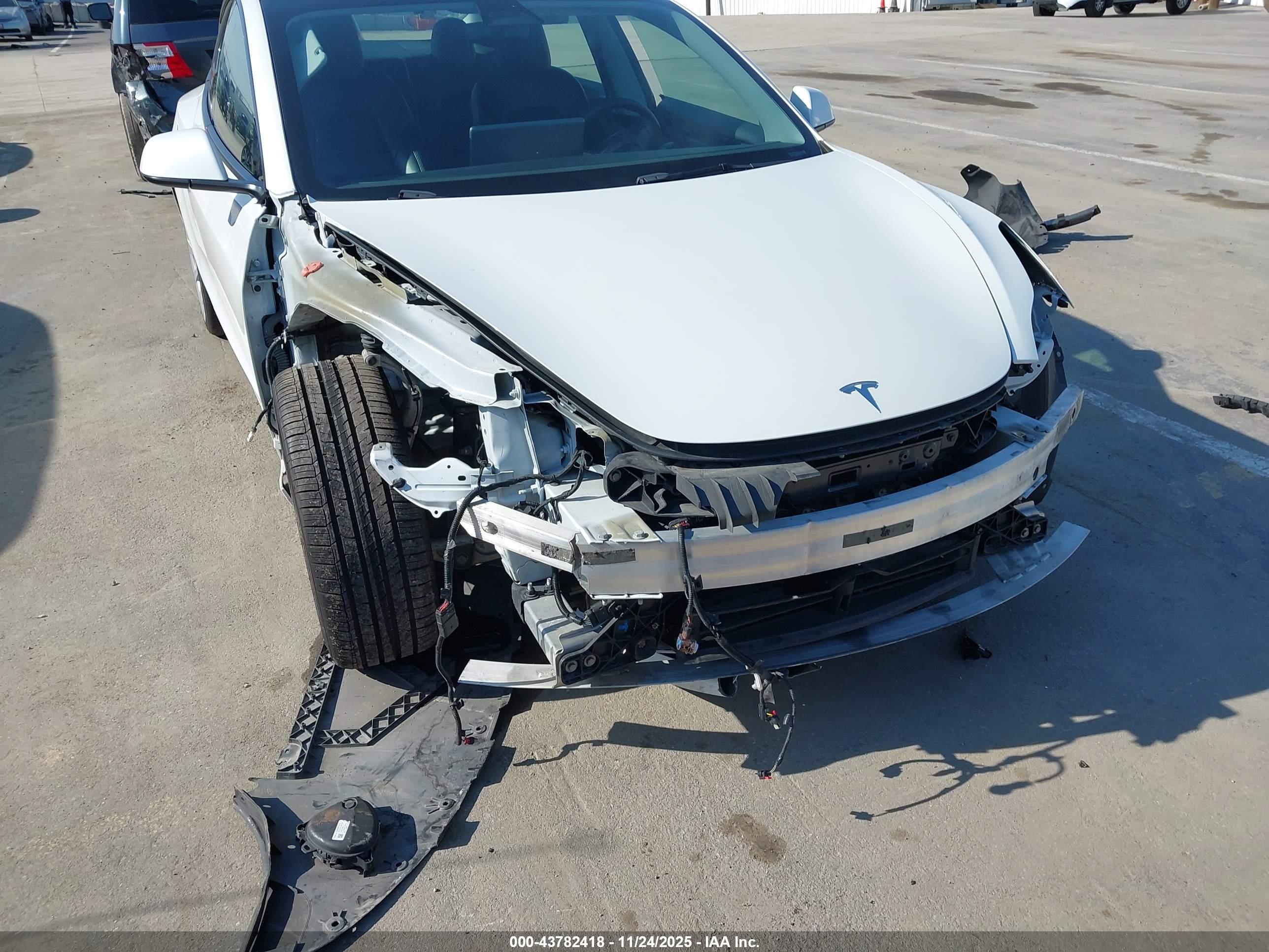 TESLA MODEL image 6