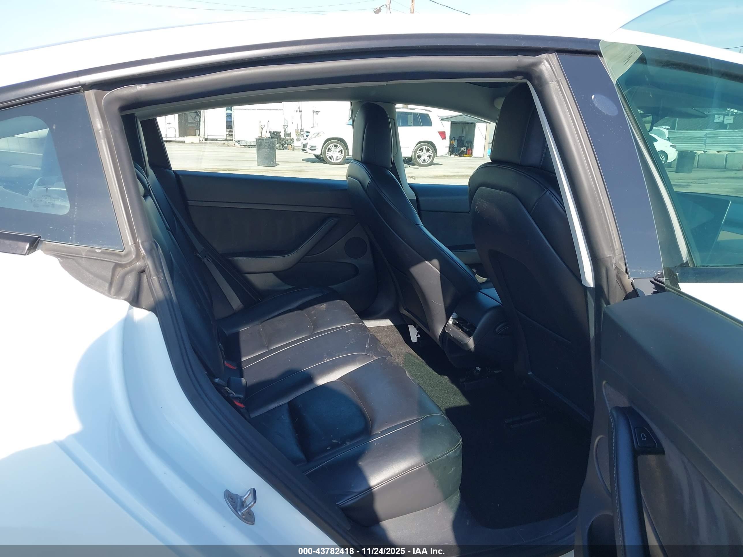 TESLA MODEL image 8